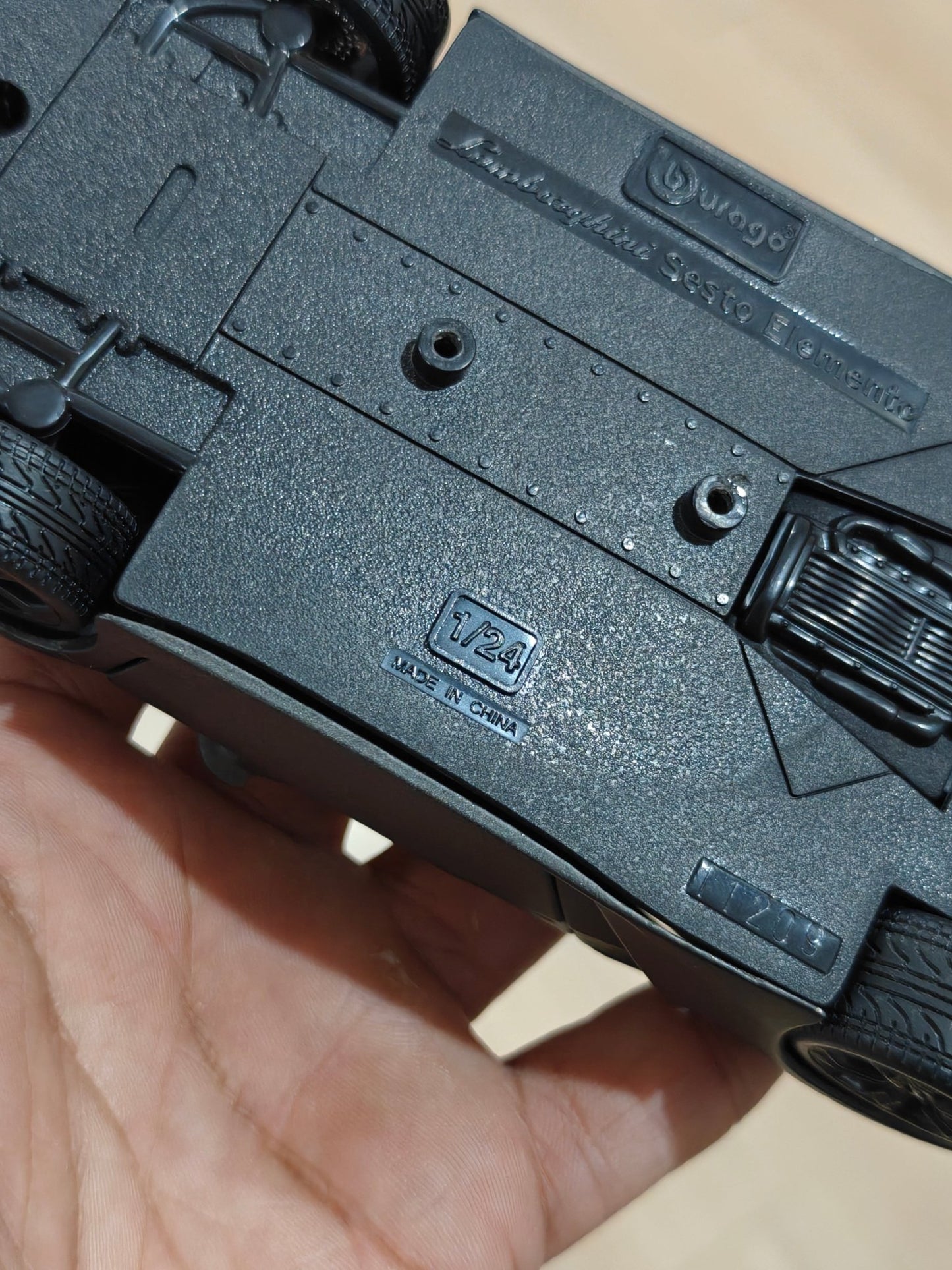 1:24 Bburago Lamborghini Sesto Elemento (Pre - Owned) - Kinder Logs