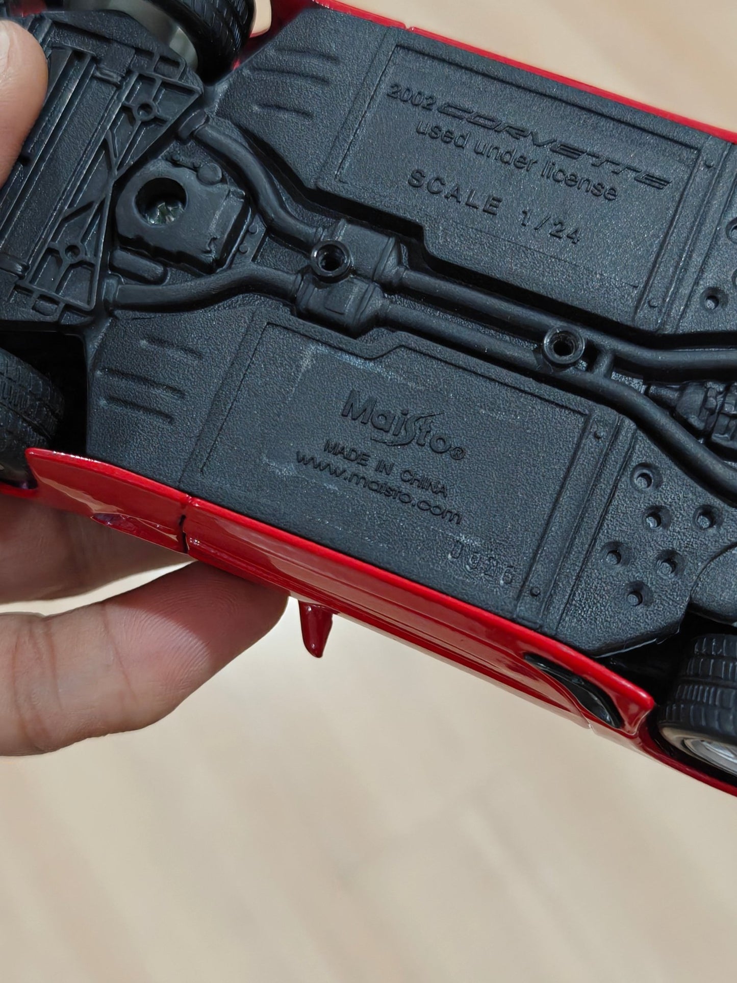 1:24 Maisto 2002 Chevrolet Corvette (Pre - Owned) - Kinder Logs