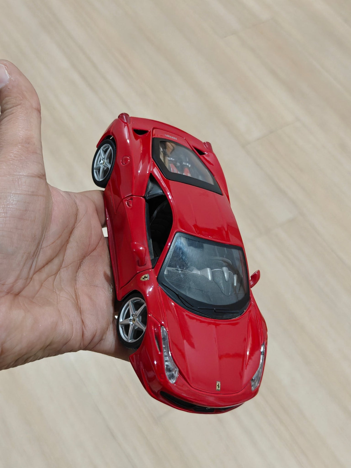 1:24 Maisto Ferrari 458 Italia (Pre - Owned) - Kinder Logs