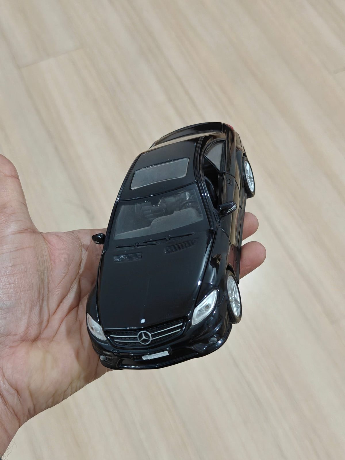 1:24 Maisto Mercedes - Benz CL63 AMG (Pre - Owned) - Kinder Logs