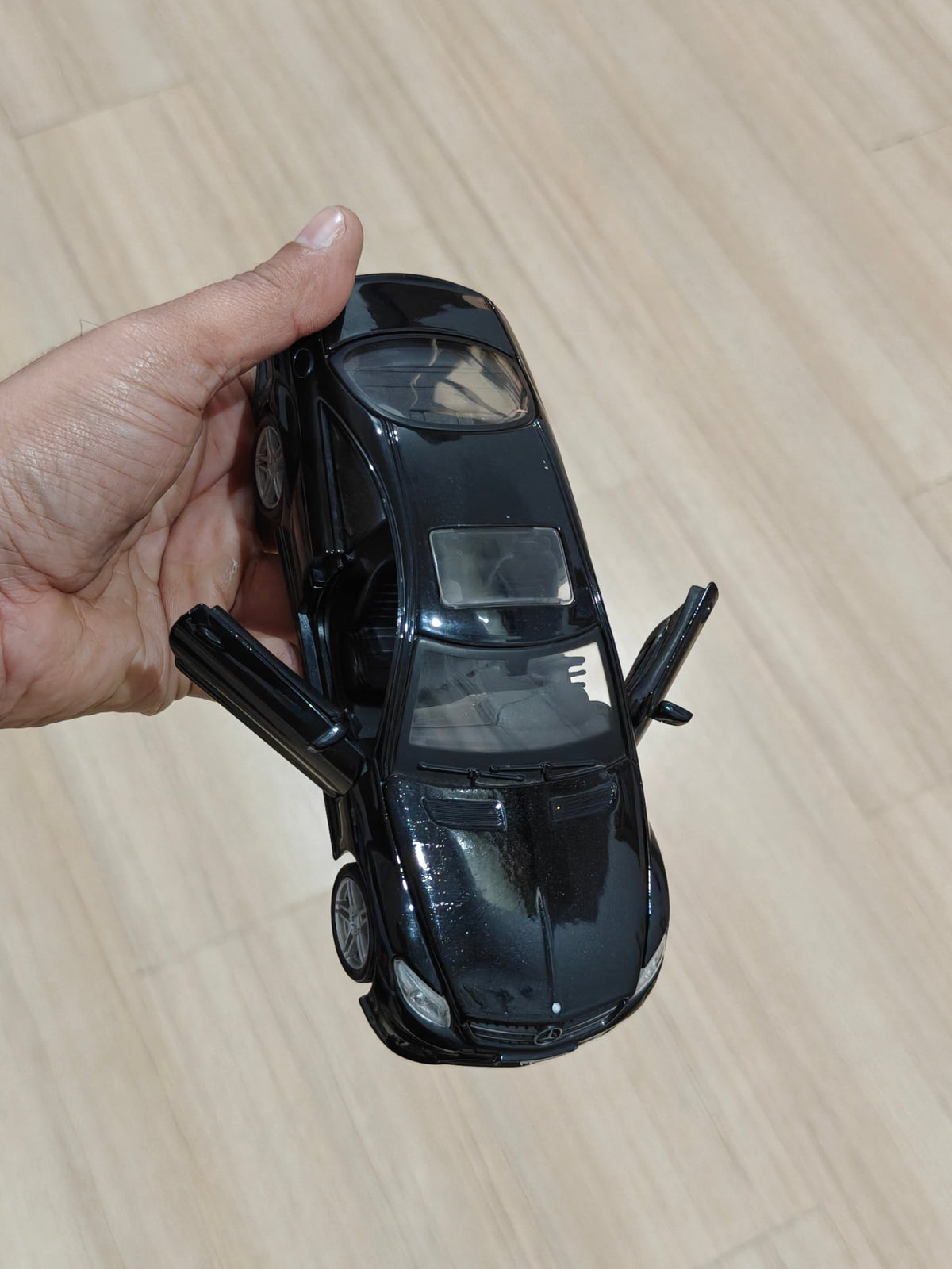 1:24 Maisto Mercedes - Benz CL63 AMG (Pre - Owned) - Kinder Logs