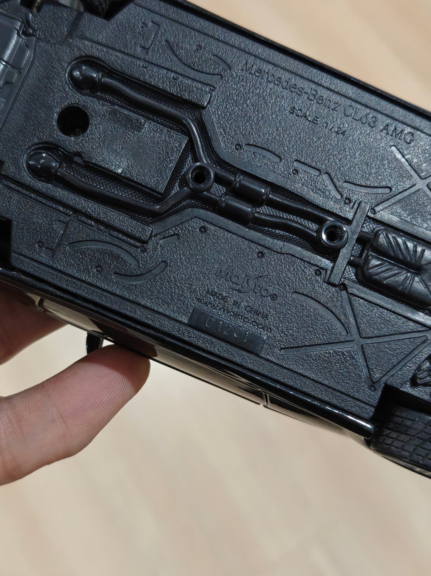 1:24 Maisto Mercedes - Benz CL63 AMG (Pre - Owned) - Kinder Logs