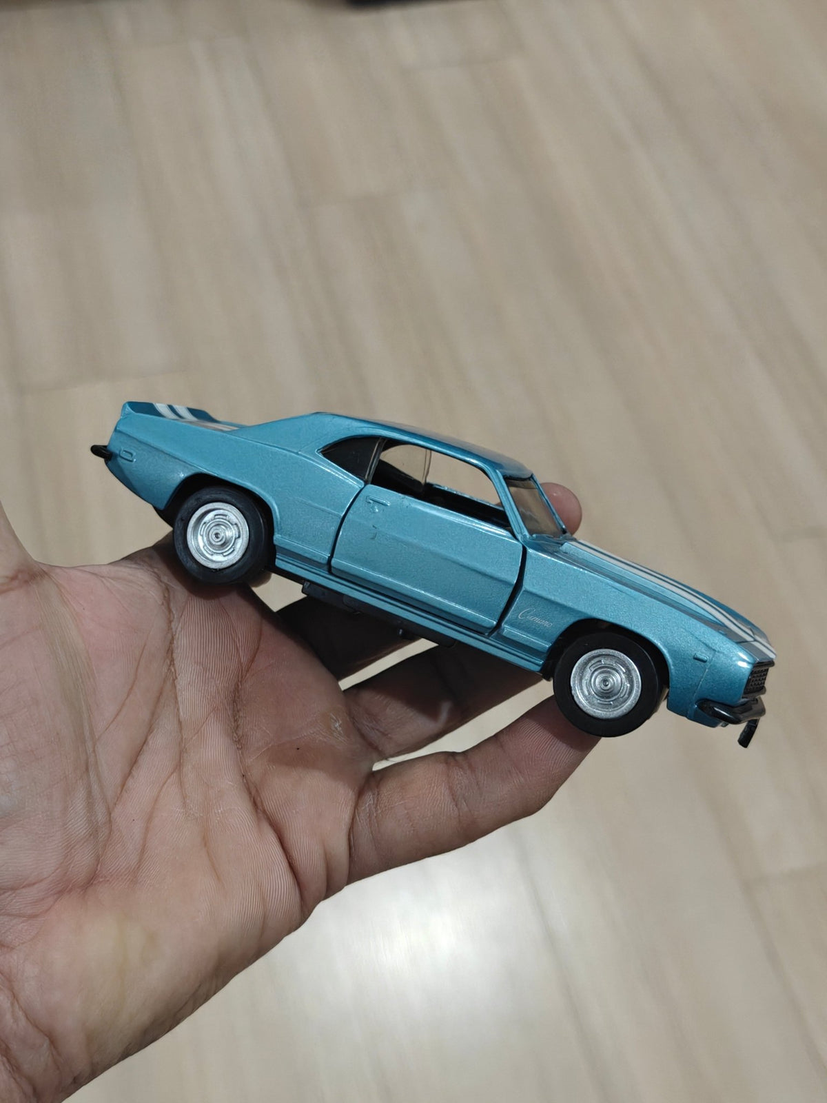 1:32 New - Ray 1969 Chevrolet Camaro Z28 (Pre - Owned) - Kinder Logs