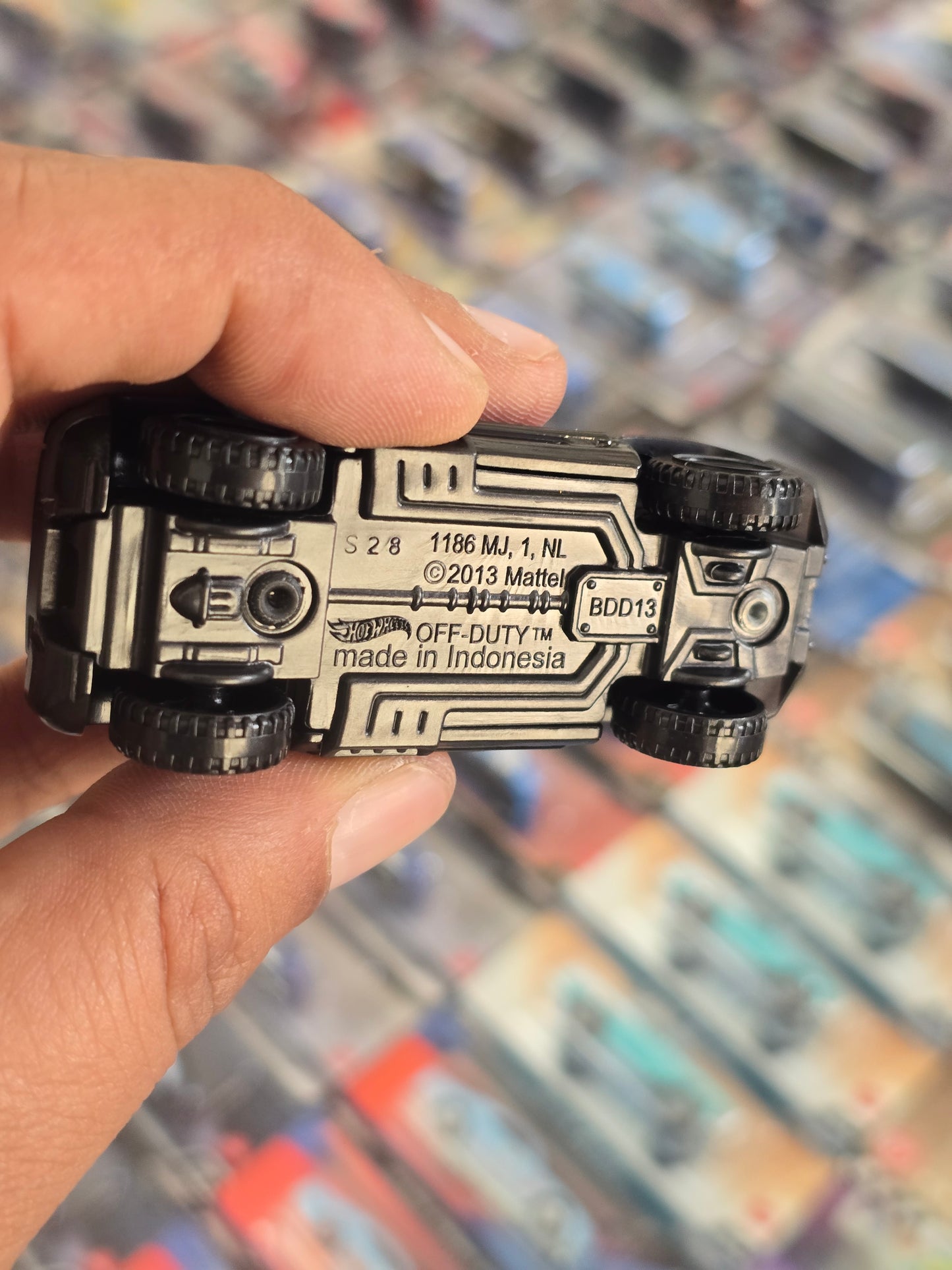 Hot Wheels Off-Duty Adventure SUV (Uncarded)