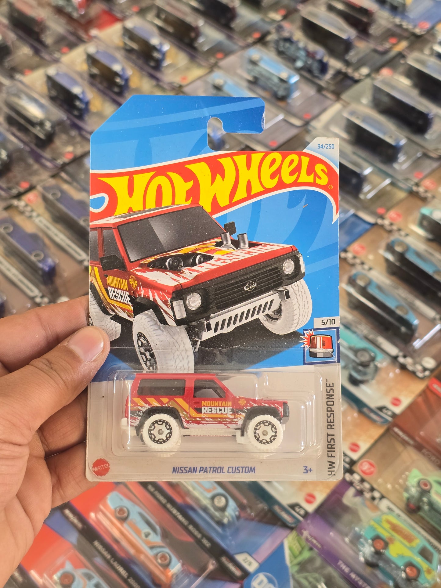 Hot Wheels Nissan Patrol Custom - Red (Imported)