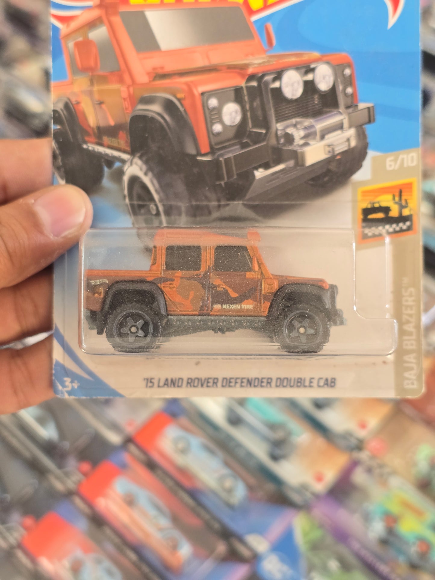 Hot Wheels 2015 Land Rover Defender Double Cab