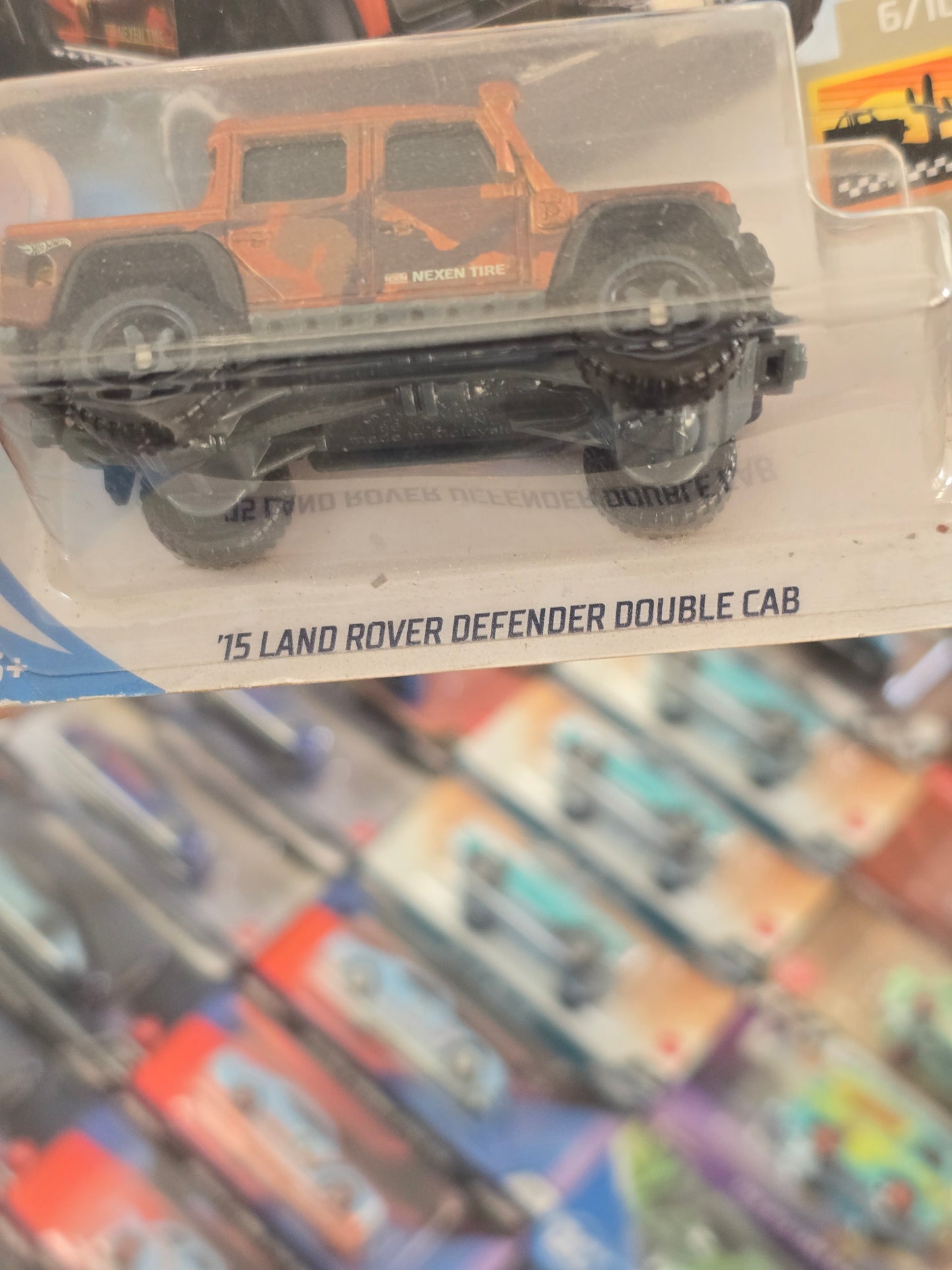 Hot Wheels 2015 Land Rover Defender Double Cab