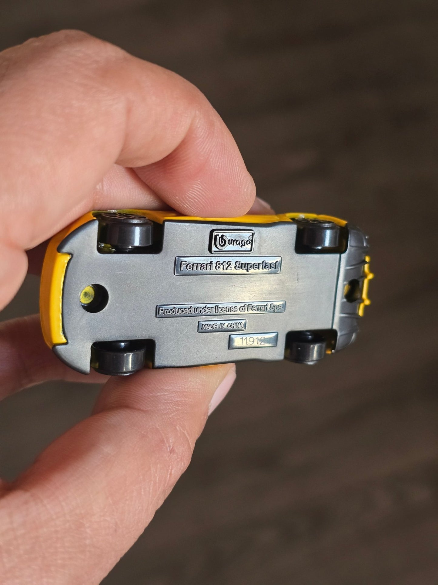 Bburago Ferrari 812 Superfast - Yellow (Uncarded - New) - Kinder Logs