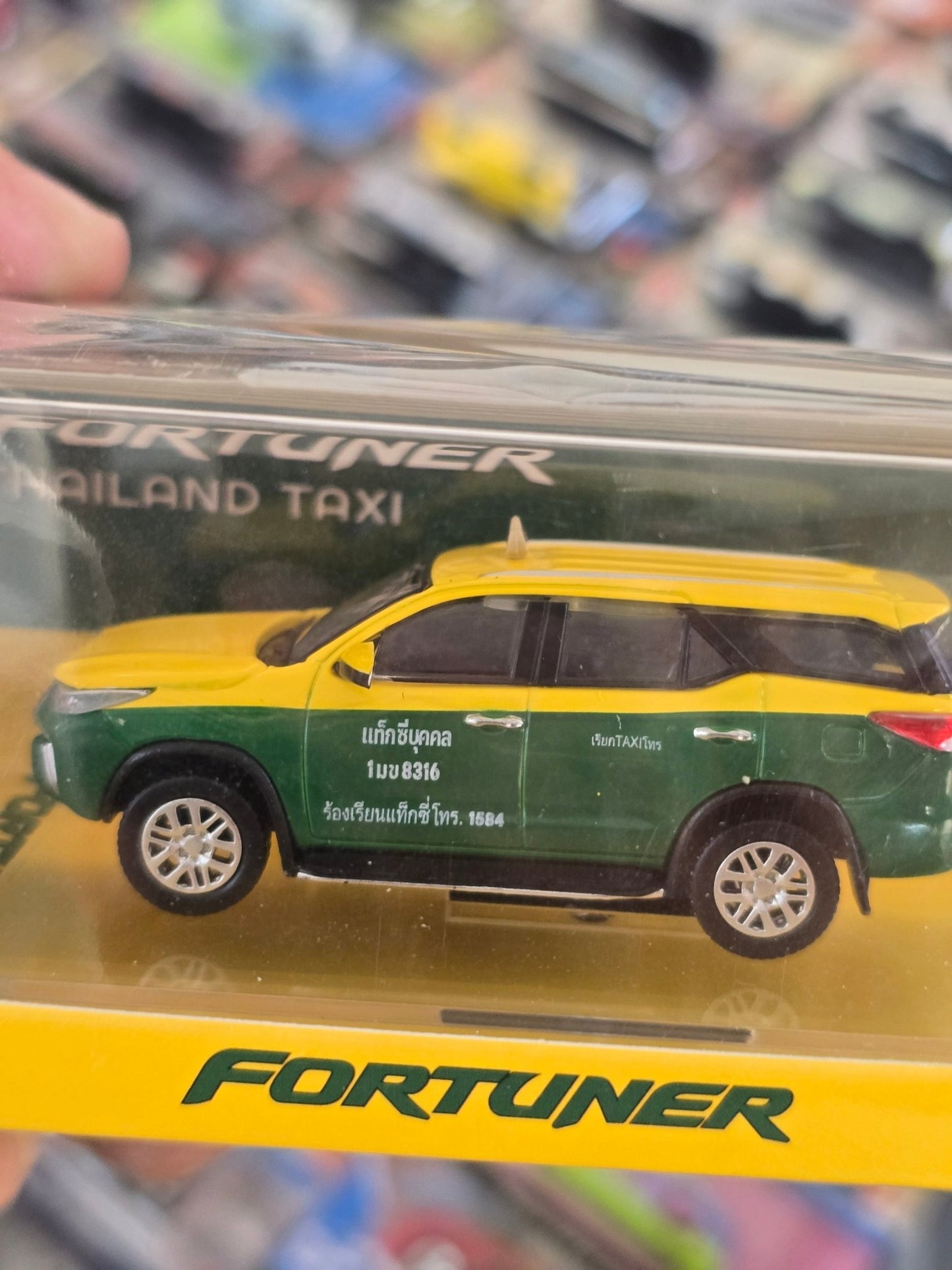 BMC Toyota Fortuner Thailand Taxi - Sealed Box - Kinder Logs