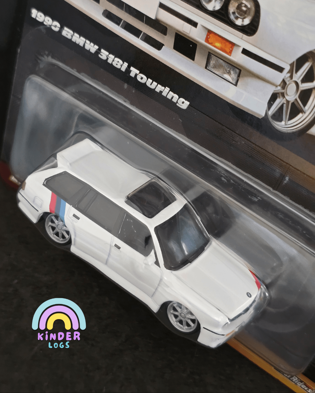 Elite64 Hot Wheels 1990 BMW 318i Touring (Imported) - Kinder Logs