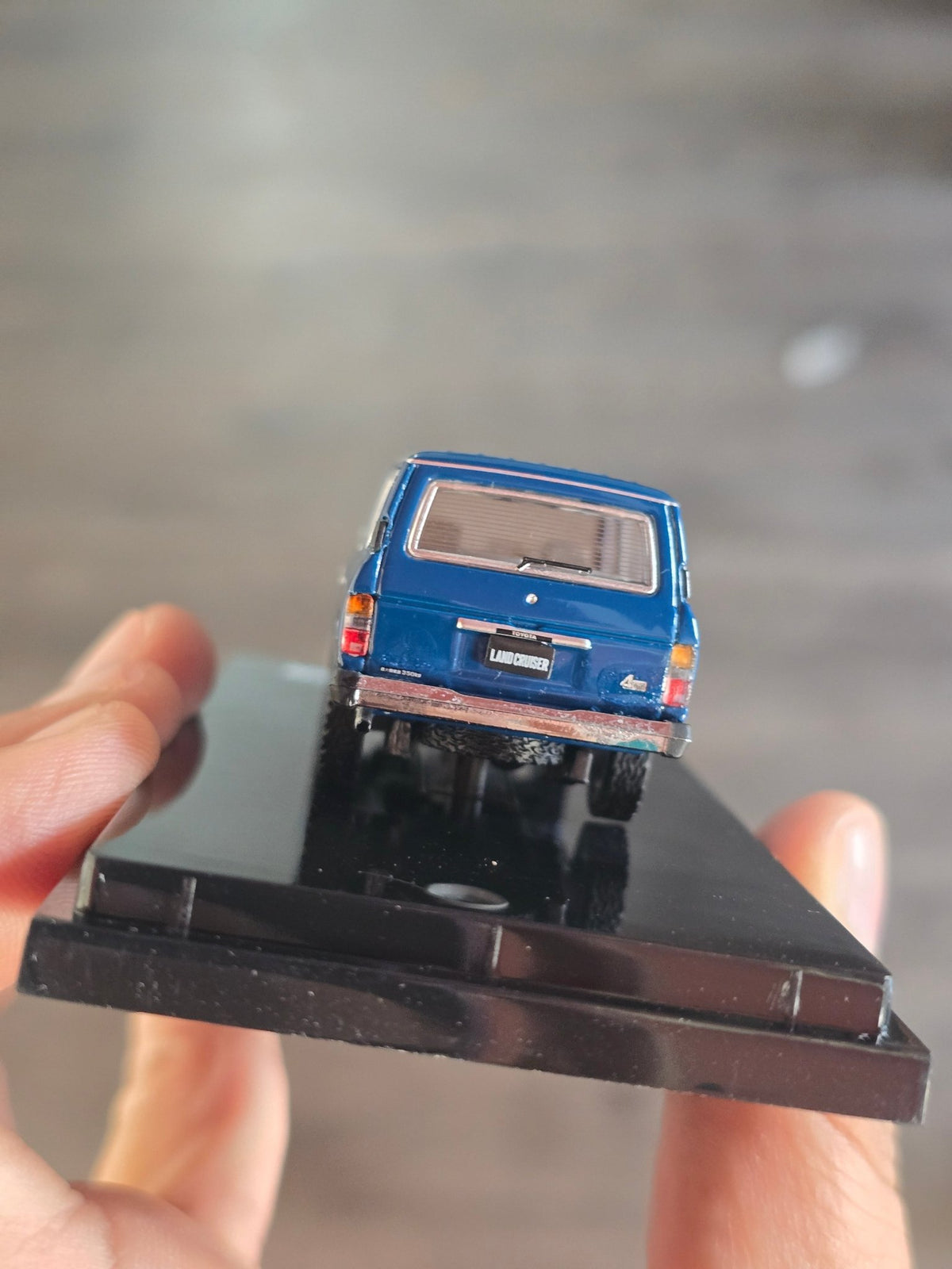 Hobby Japan 1981 Toyota Land Cruiser 60 GX (Broken Side Mirrors) - Kinder Logs
