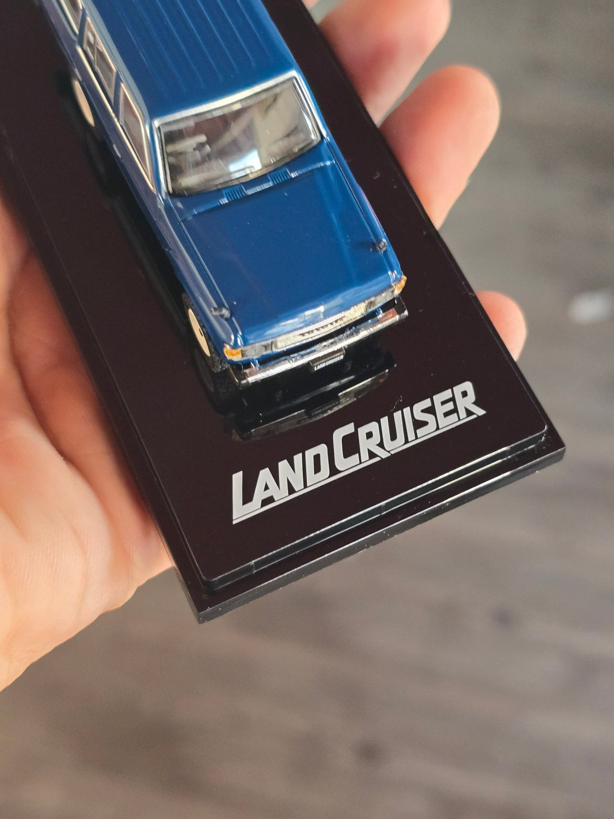 Hobby Japan 1981 Toyota Land Cruiser 60 GX (Broken Side Mirrors) - Kinder Logs