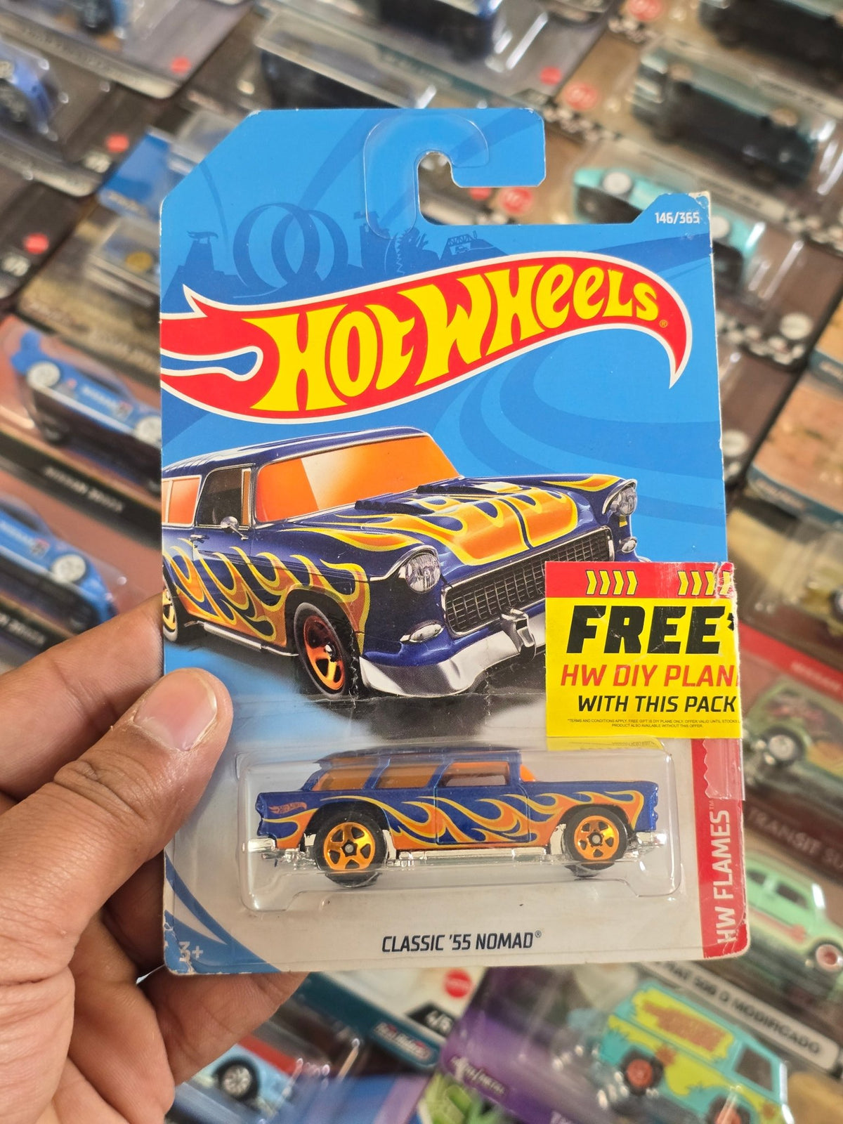 Hot Wheels 1955 Chevrolet Nomad (2018 Card) - Kinder Logs