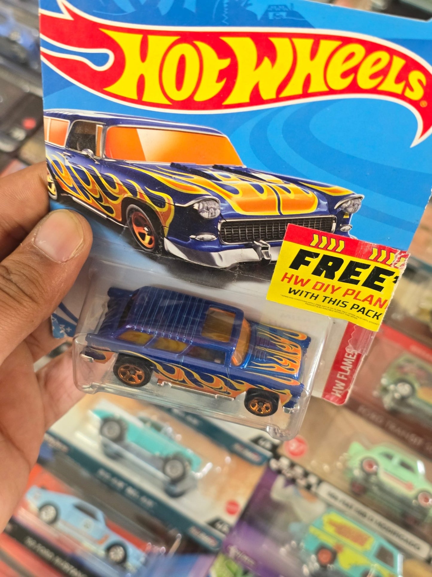 Hot Wheels 1955 Chevrolet Nomad (2018 Card) - Kinder Logs