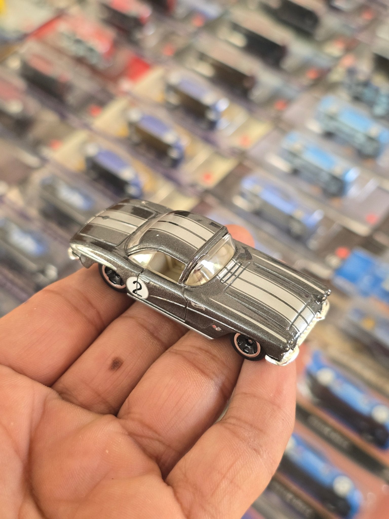 Hot Wheels 1962 Chevrolet Corvette - Grey (Uncarded) - Kinder Logs
