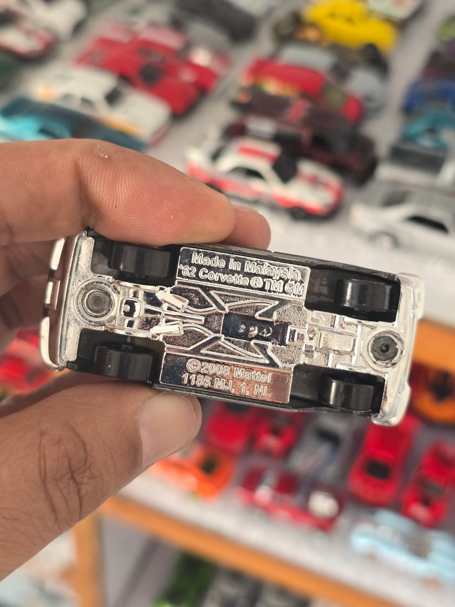 Hot Wheels 1962 Chevrolet Corvette - Grey (Uncarded) - Kinder Logs