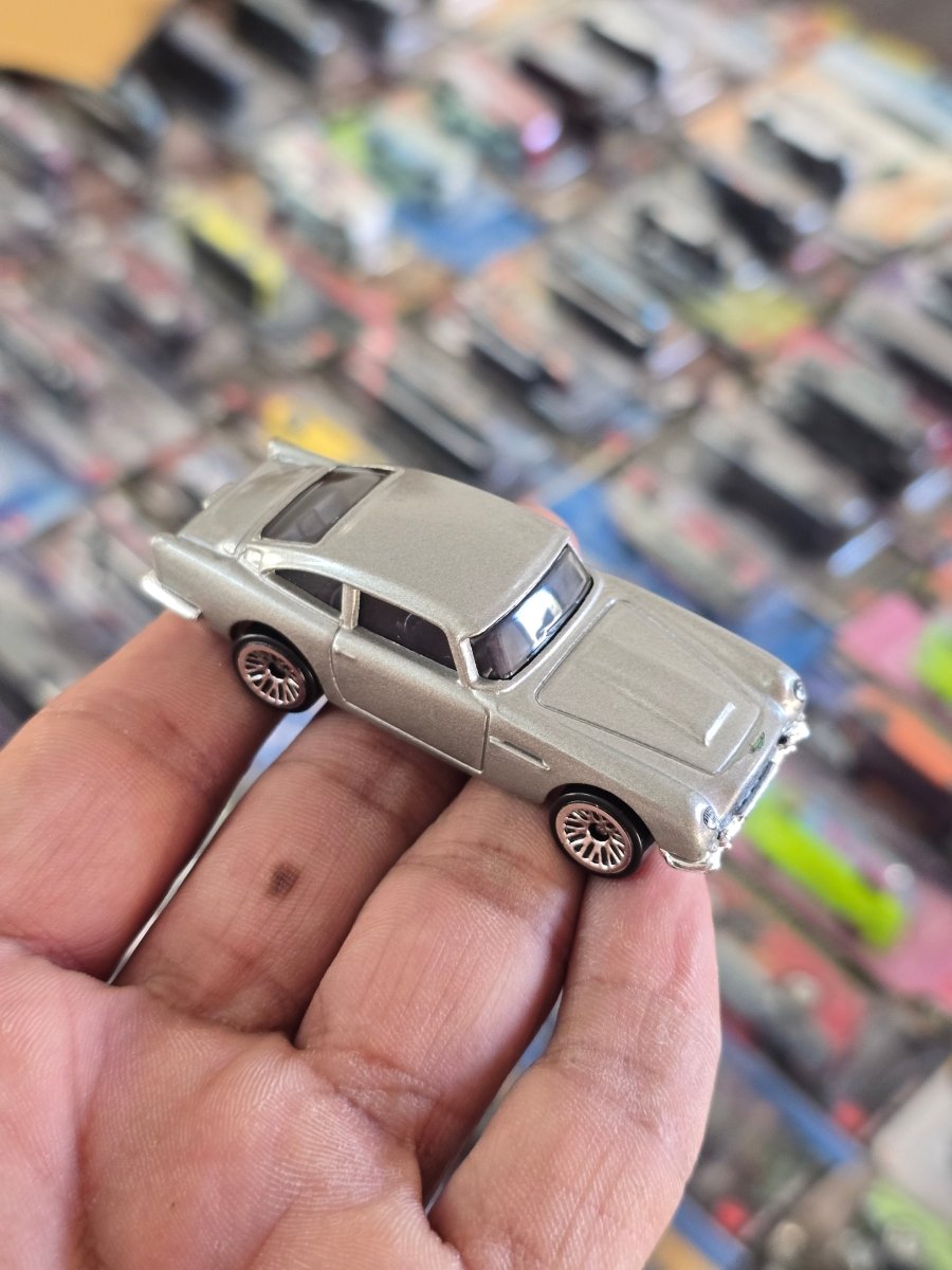 Hot Wheels 1963 Aston Martin DB5 - Fast & Furious (Uncarded) - Kinder Logs