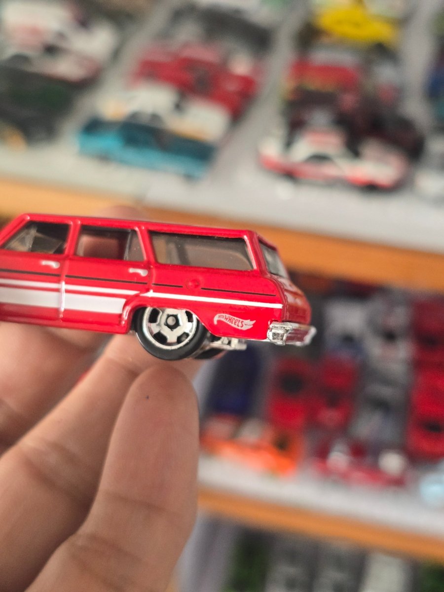 Hot Wheels 1964 Chevrolet Nova Wagon (Uncarded) - Kinder Logs