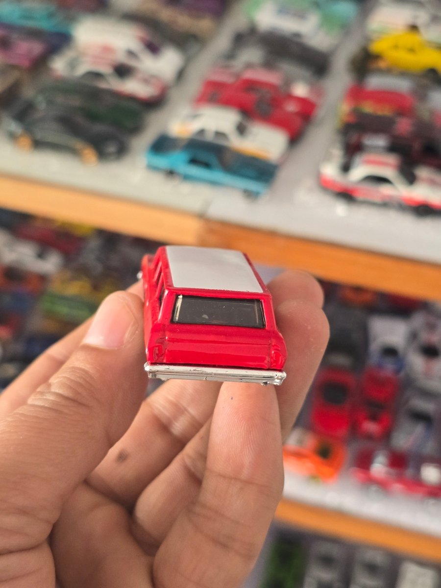 Hot Wheels 1964 Chevrolet Nova Wagon (Uncarded) - Kinder Logs