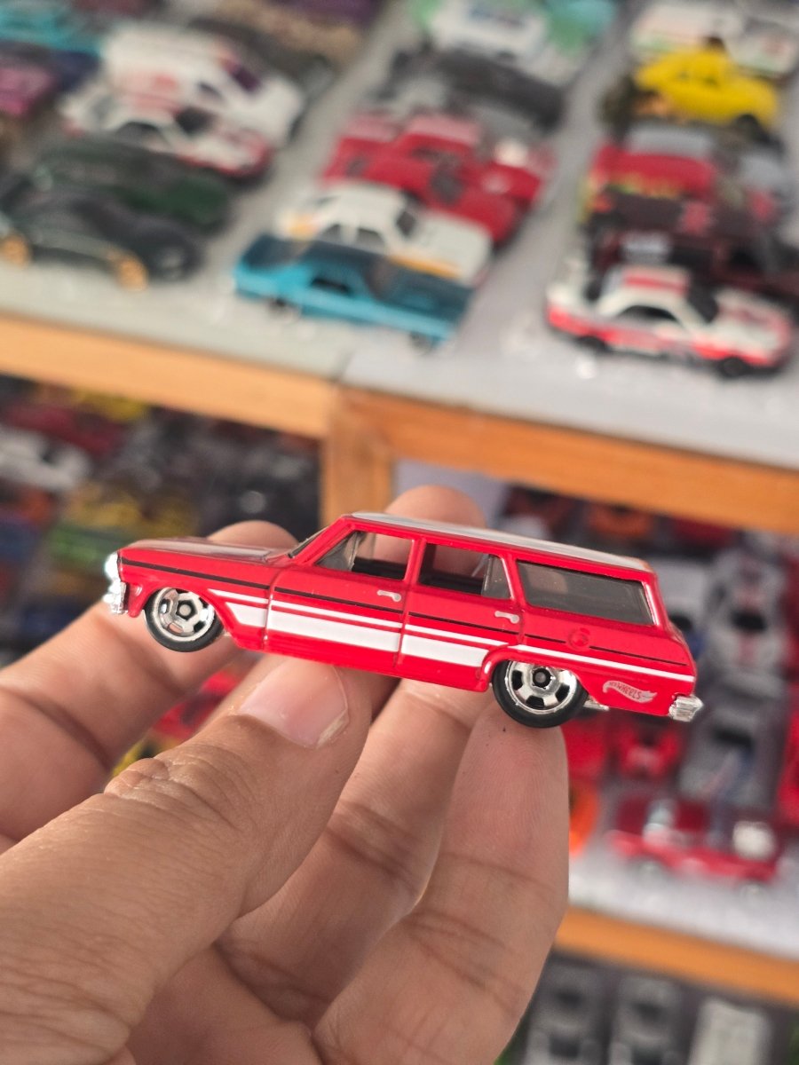 Hot Wheels 1964 Chevrolet Nova Wagon (Uncarded) - Kinder Logs