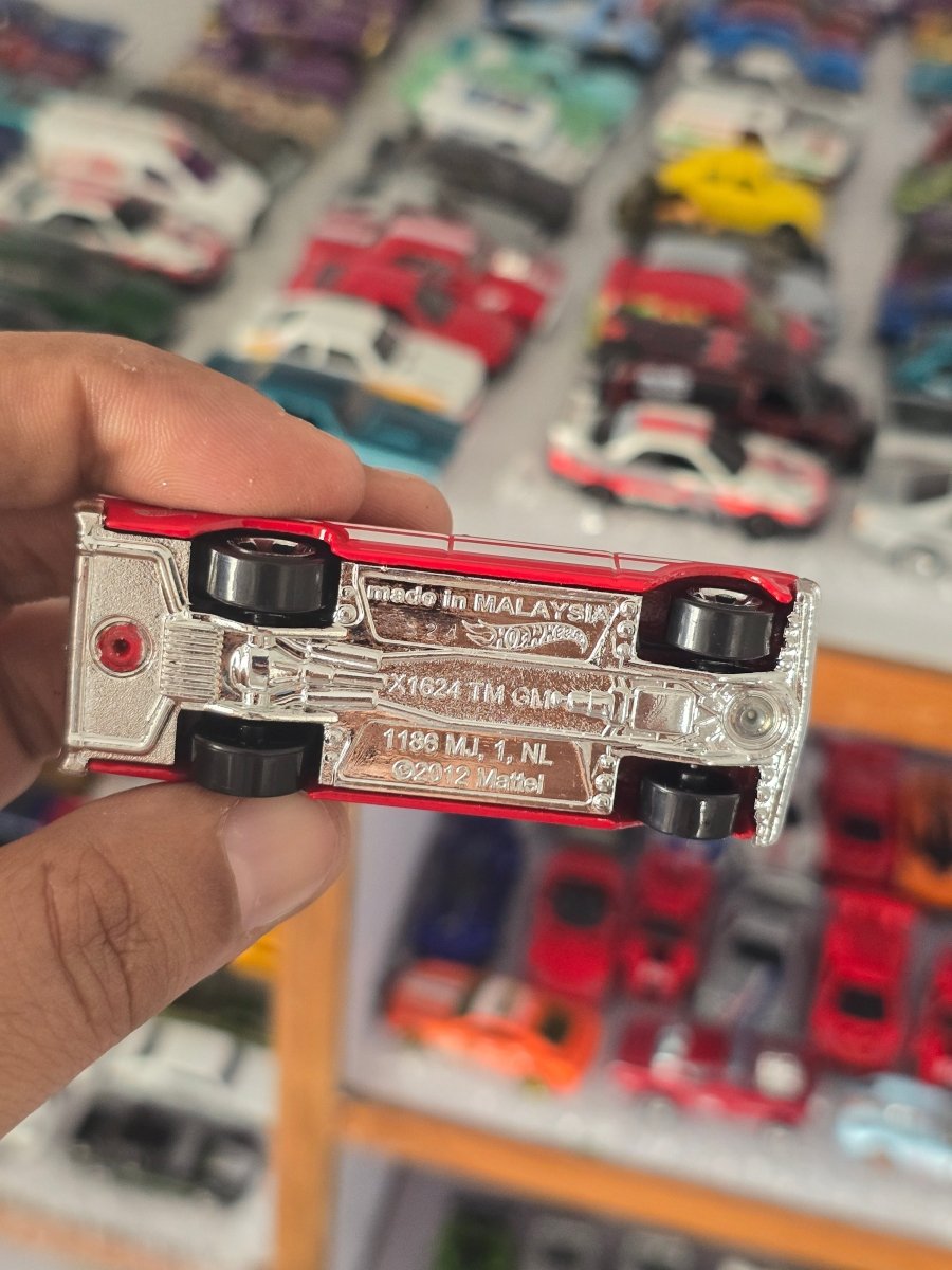 Hot Wheels 1964 Chevrolet Nova Wagon (Uncarded) - Kinder Logs