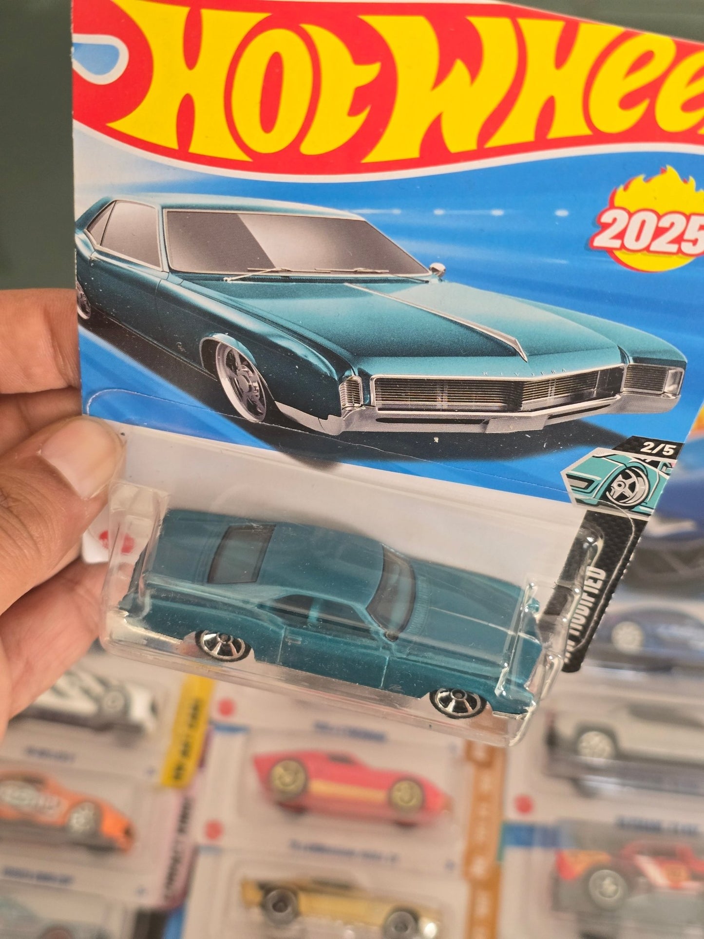 Hot Wheels 1966 Buick Riviera (Imported) - Kinder Logs