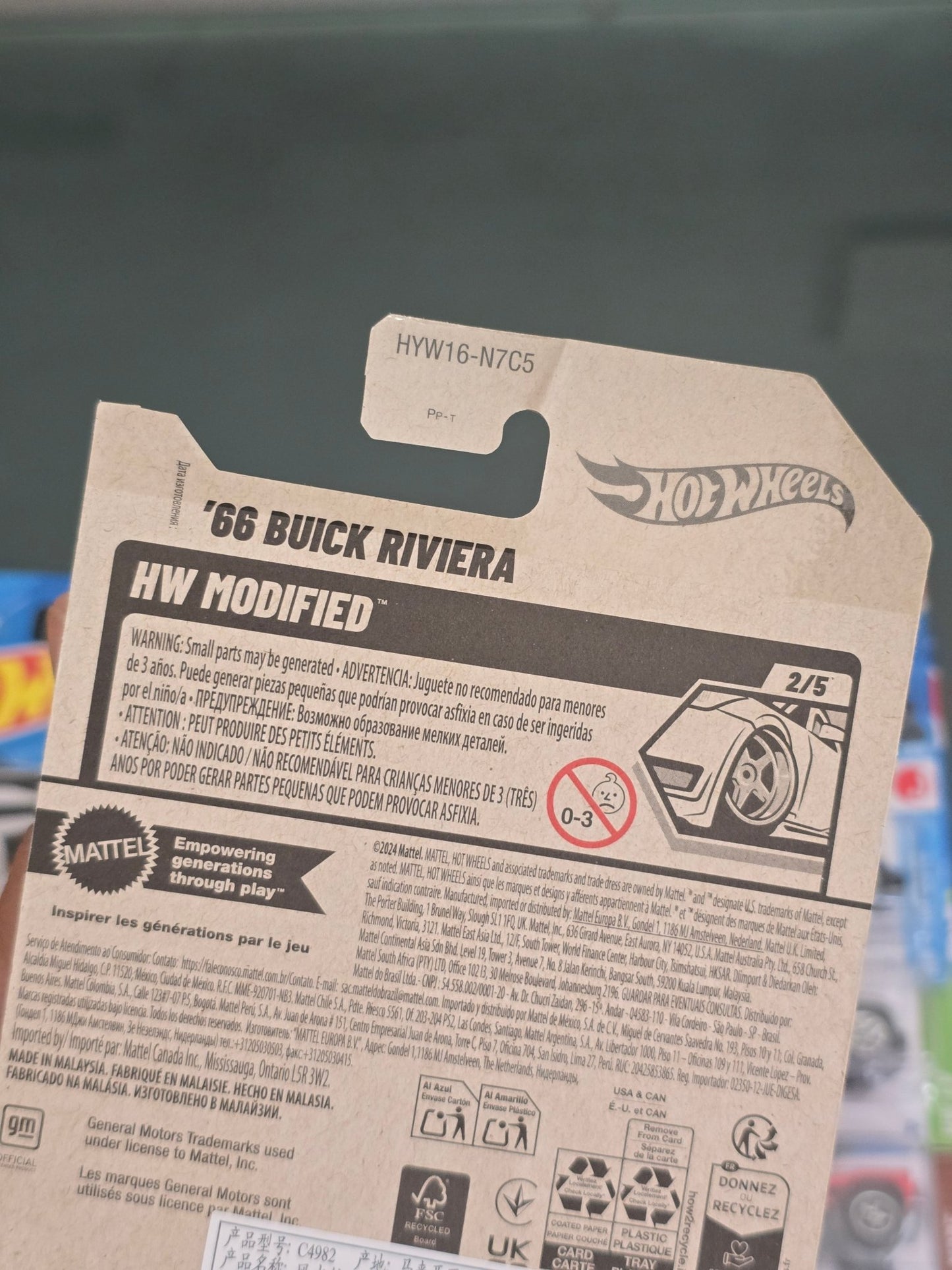 Hot Wheels 1966 Buick Riviera (Imported) - Kinder Logs