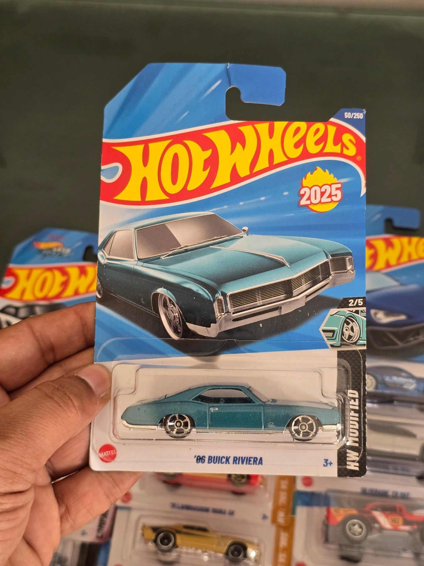 Hot Wheels 1966 Buick Riviera (Imported) - Kinder Logs
