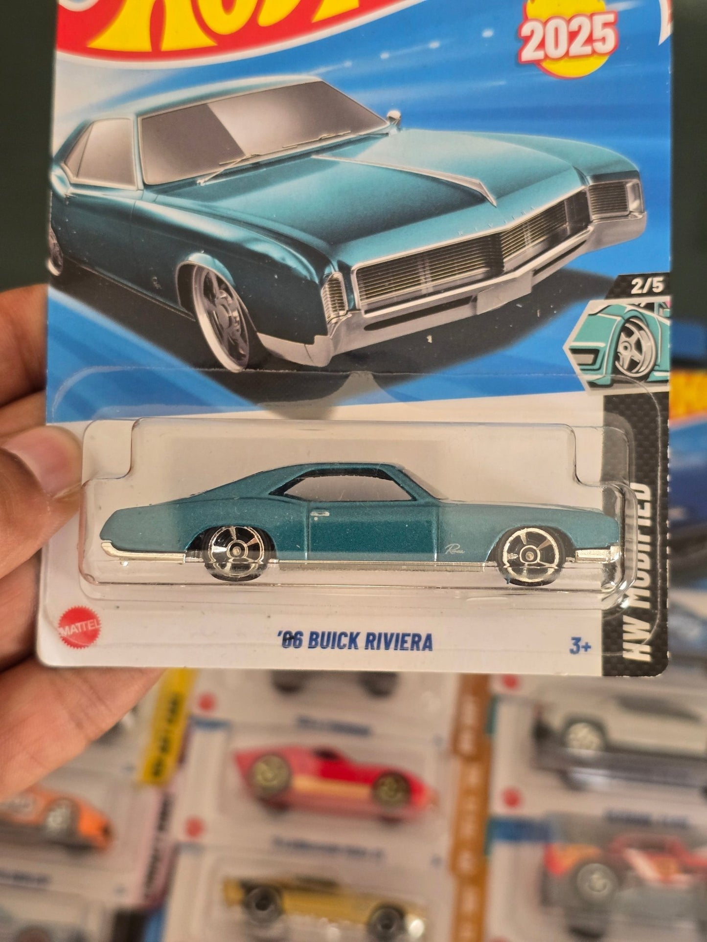Hot Wheels 1966 Buick Riviera (Imported) - Kinder Logs