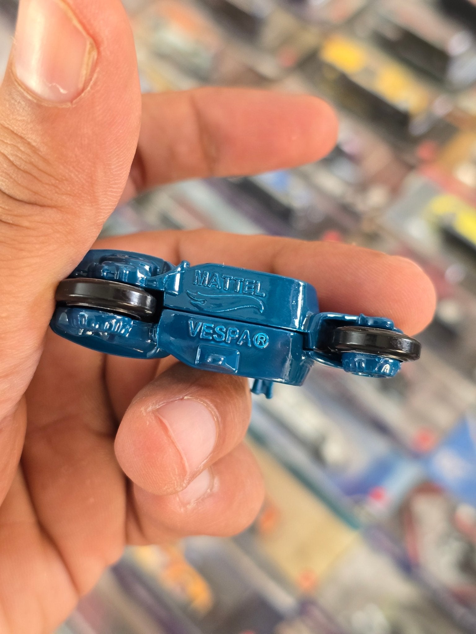 Hot Wheels 1966 Vespa 90 SS Super Sprint Scooter (Uncarded) - Kinder Logs