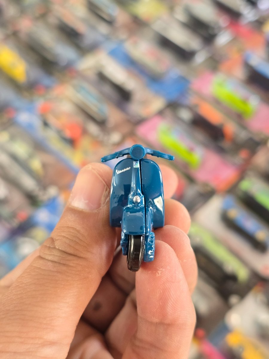 Hot Wheels 1966 Vespa 90 SS Super Sprint Scooter (Uncarded) - Kinder Logs
