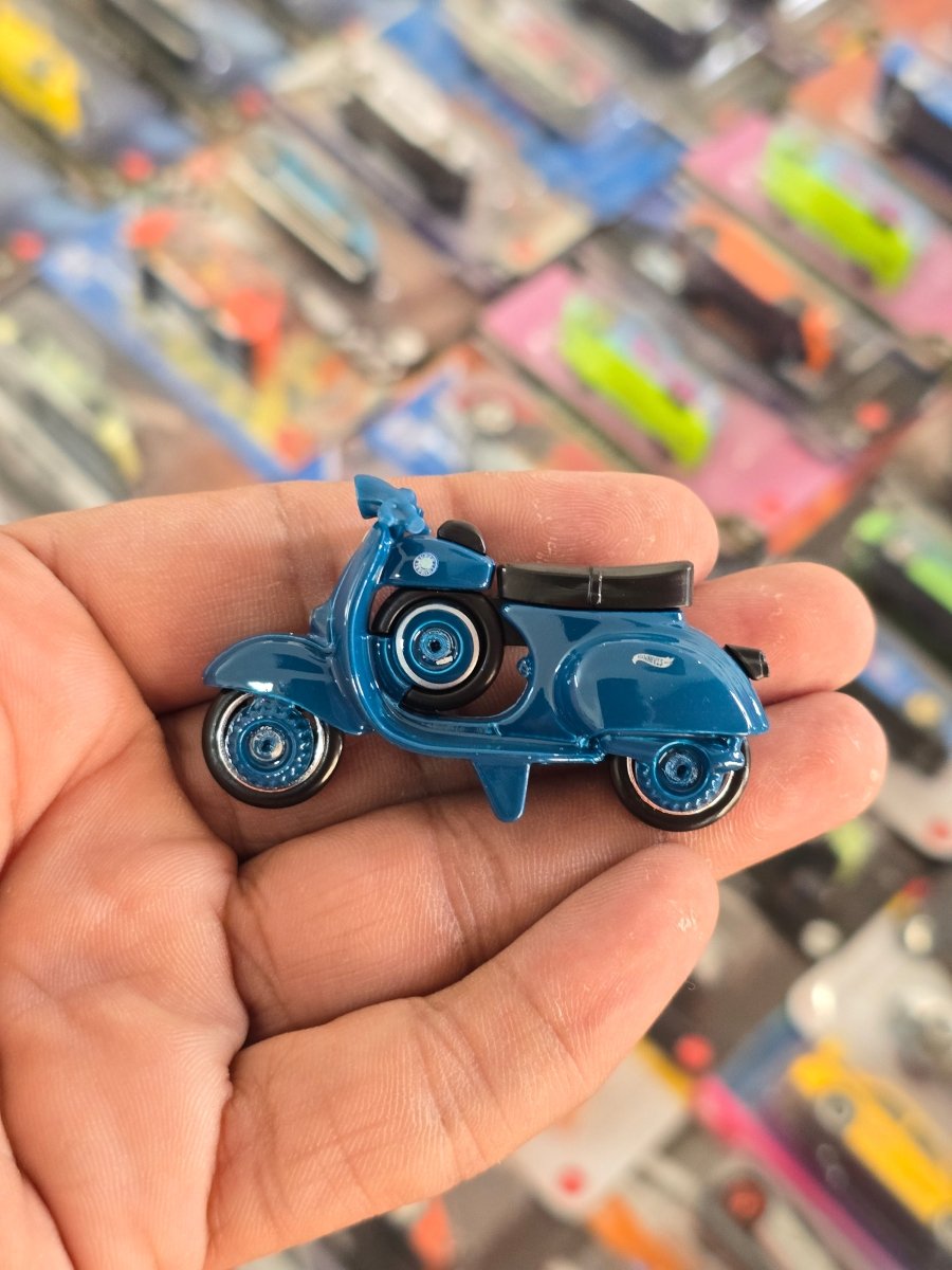 Hot Wheels 1966 Vespa 90 SS Super Sprint Scooter (Uncarded) - Kinder Logs