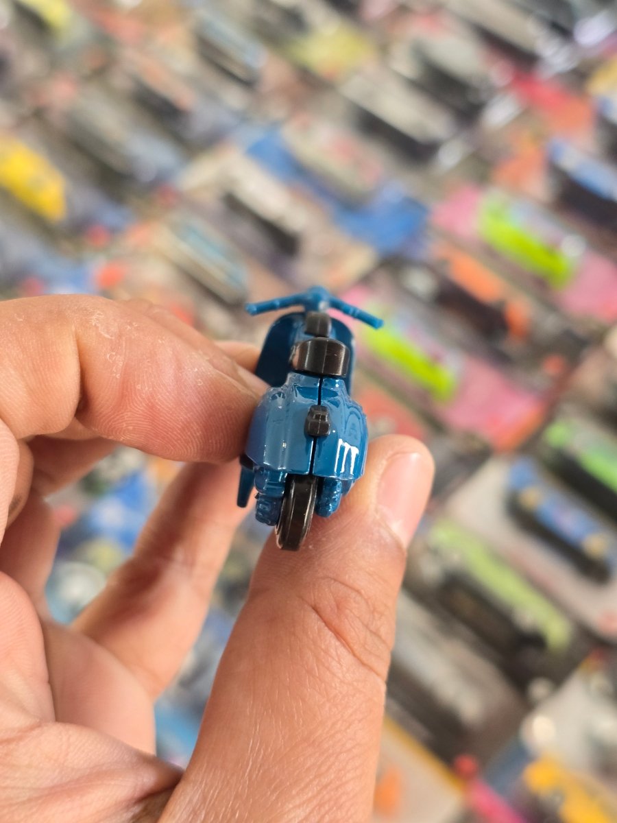 Hot Wheels 1966 Vespa 90 SS Super Sprint Scooter (Uncarded) - Kinder Logs