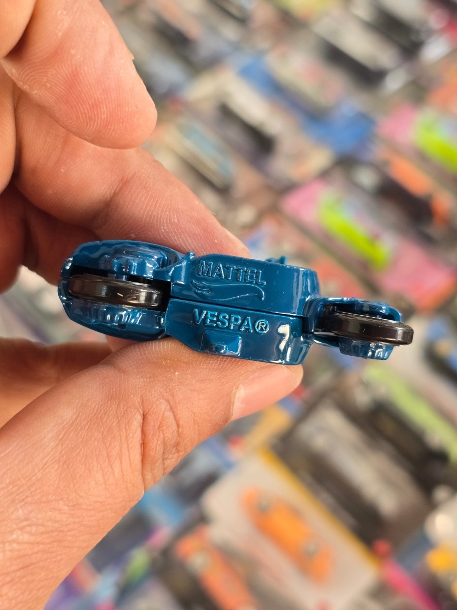 Hot Wheels 1966 Vespa 90 SS Super Sprint Scooter (Uncarded) - Kinder Logs