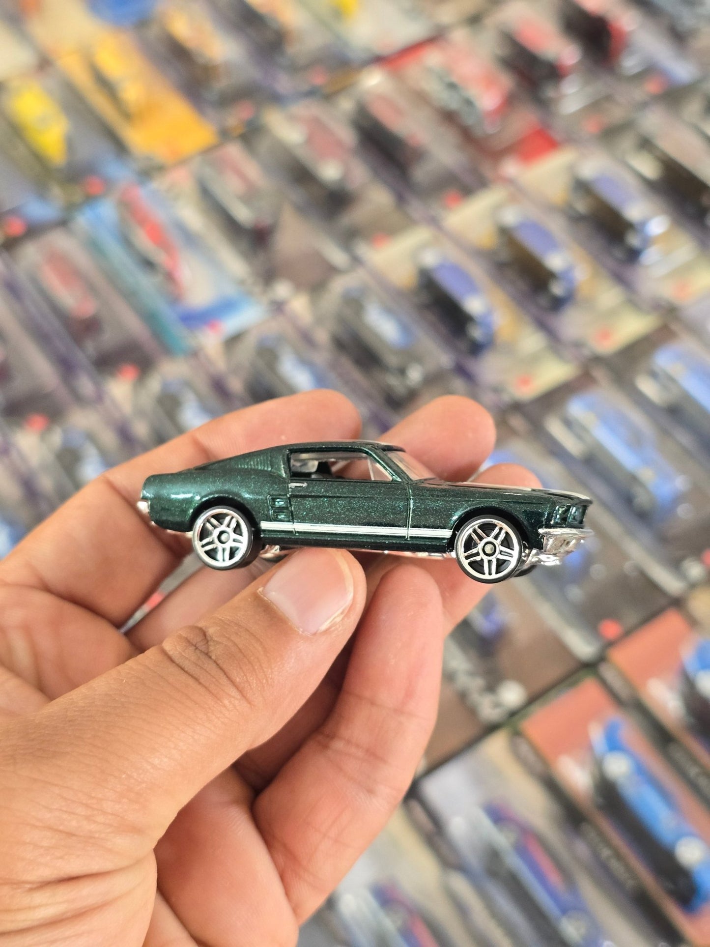 Hot Wheels 1967 Custom Ford Mustang (Uncarded) - Kinder Logs