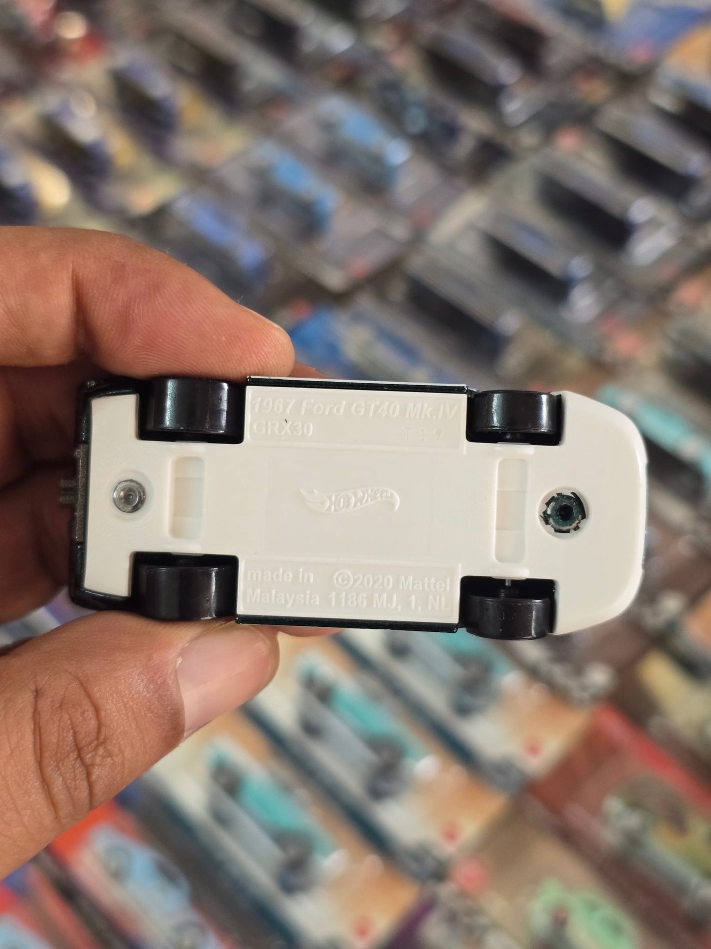 Hot Wheels 1967 Ford GT40 MKIV - Dark Green (Uncarded) - Kinder Logs