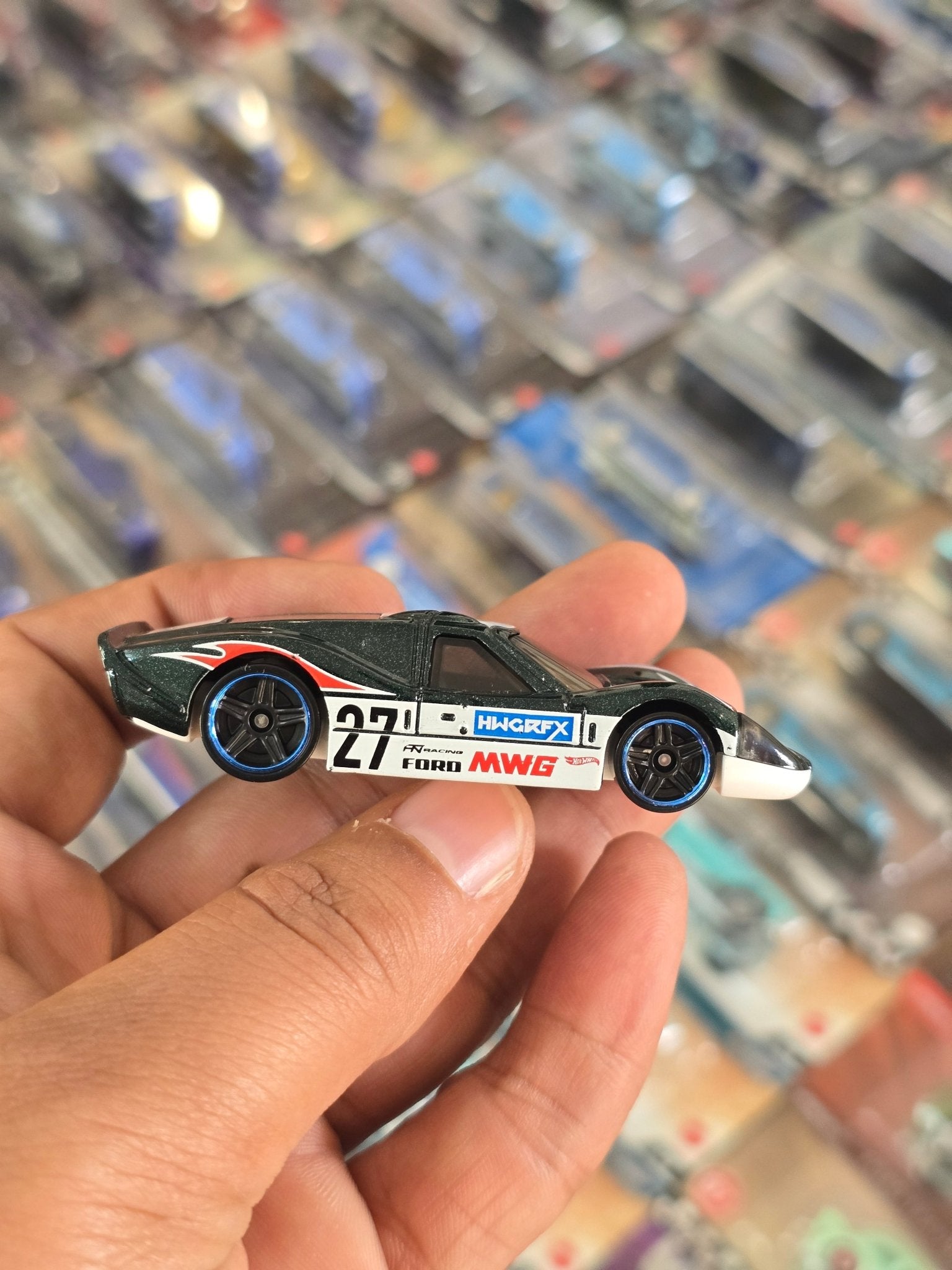 Hot Wheels 1967 Ford GT40 MKIV - Dark Green (Uncarded) - Kinder Logs