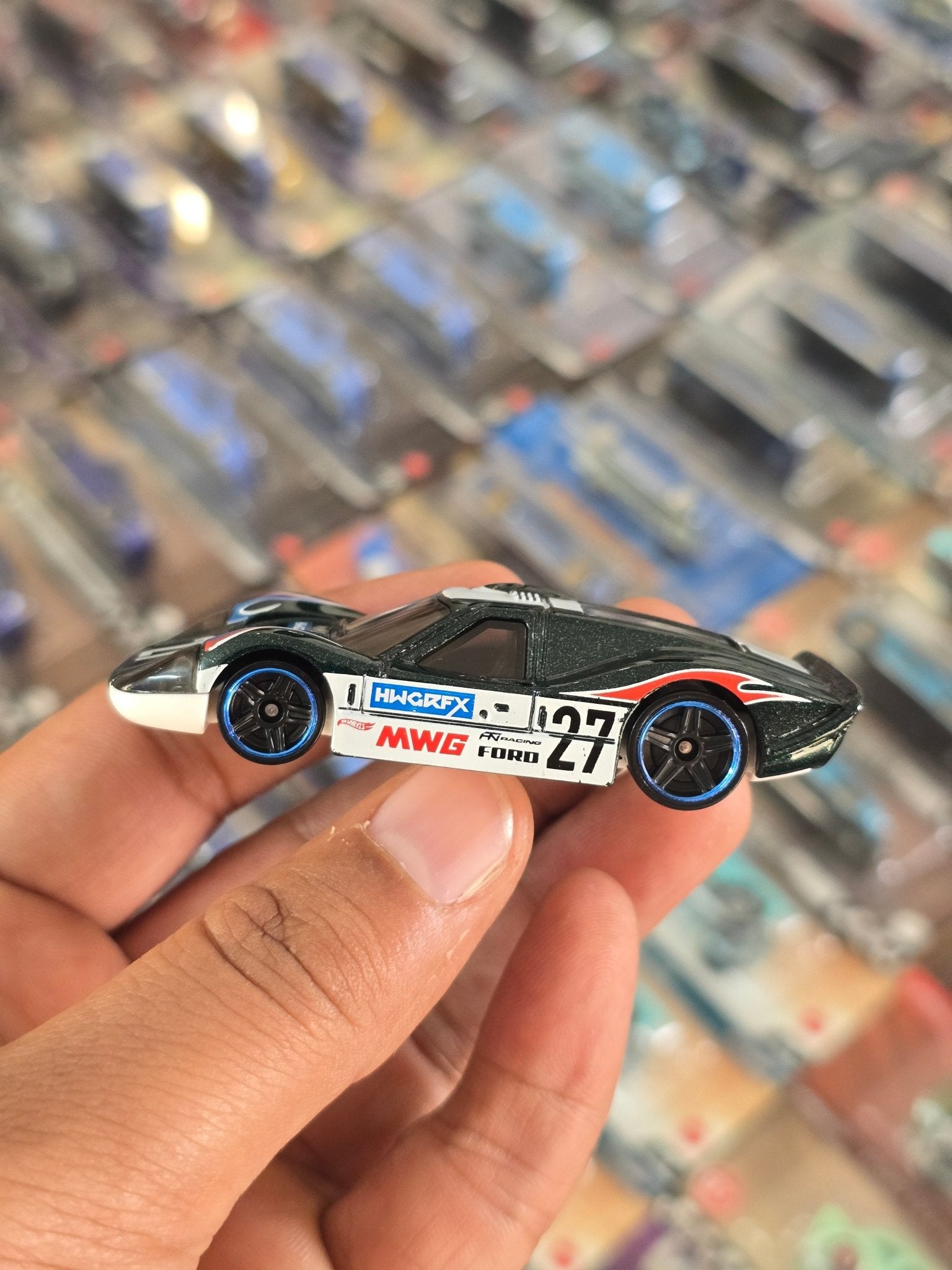 Hot Wheels 1967 Ford GT40 MKIV - Dark Green (Uncarded) - Kinder Logs