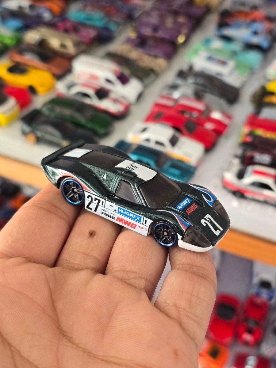 Hot Wheels 1967 Ford GT40 MKIV - Dark Green (Uncarded) - Kinder Logs