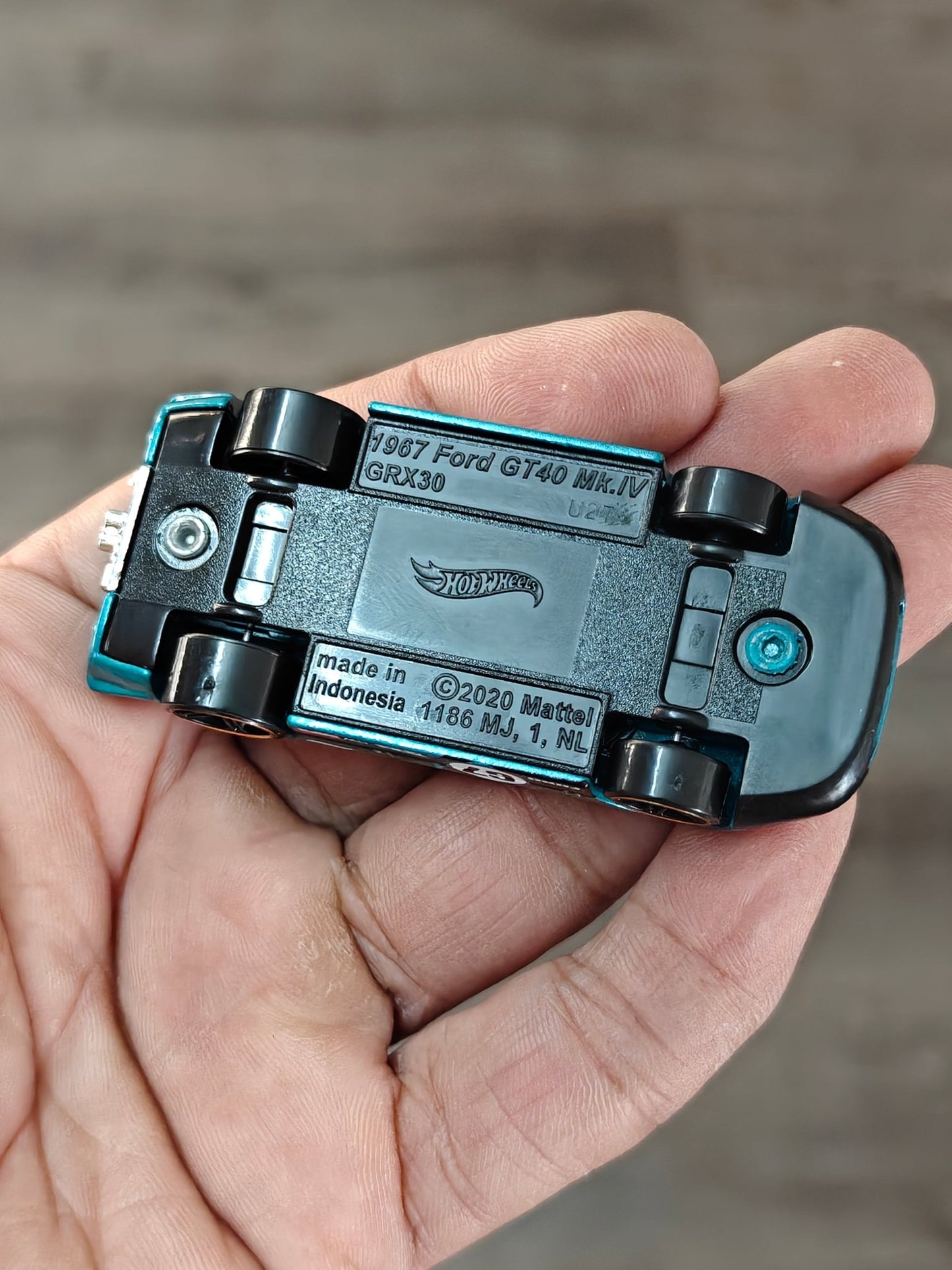 Hot Wheels 1967 Ford GT40 MKIV - New Teal Color (Uncarded) - Kinder Logs