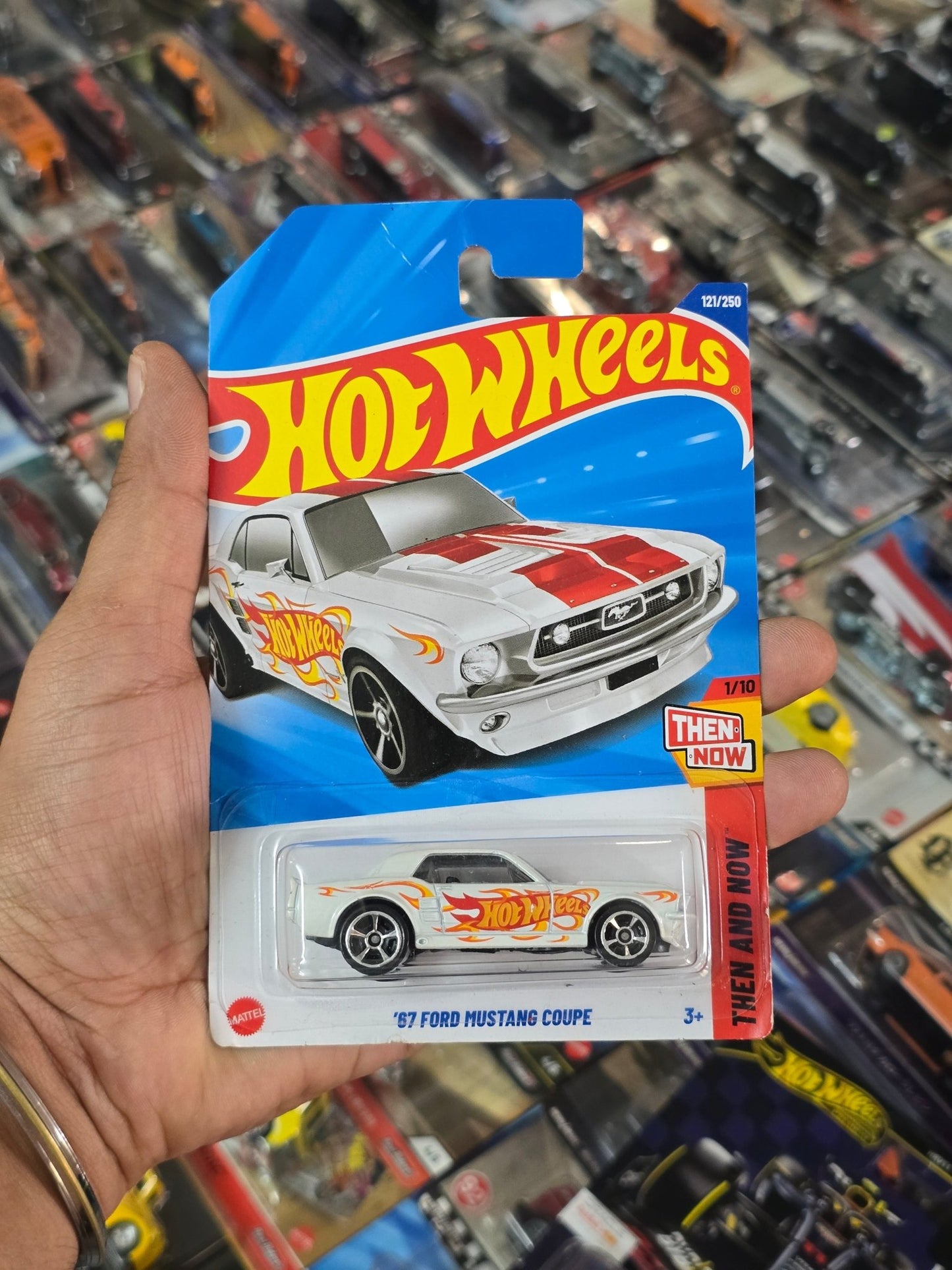 Hot Wheels 1967 Ford Mustang Coupe - White (Imported) - Kinder Logs