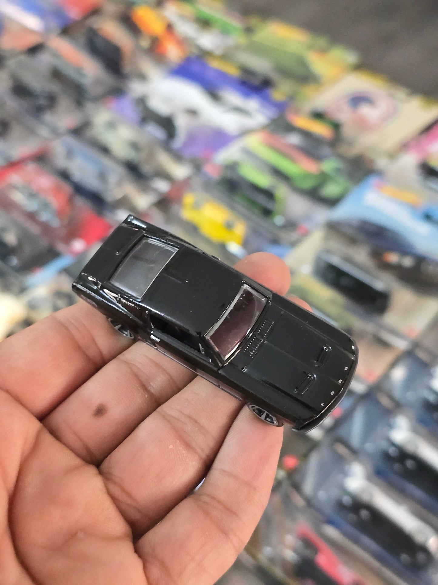 Hot Wheels 1967 Ford Mustang R7520 - Black (Uncarded) - Kinder Logs
