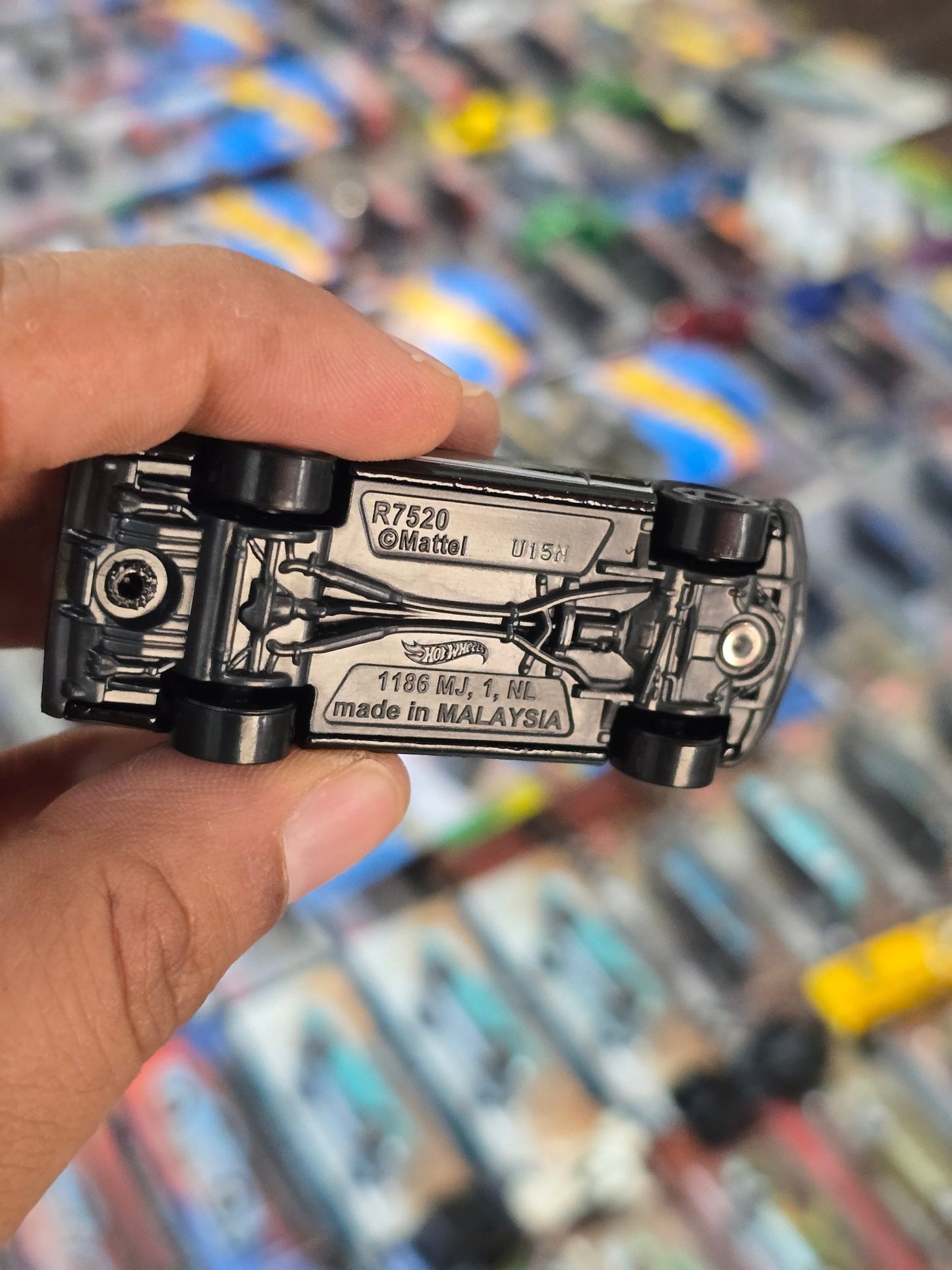 Hot Wheels 1967 Ford Mustang R7520 - Black (Uncarded) - Kinder Logs