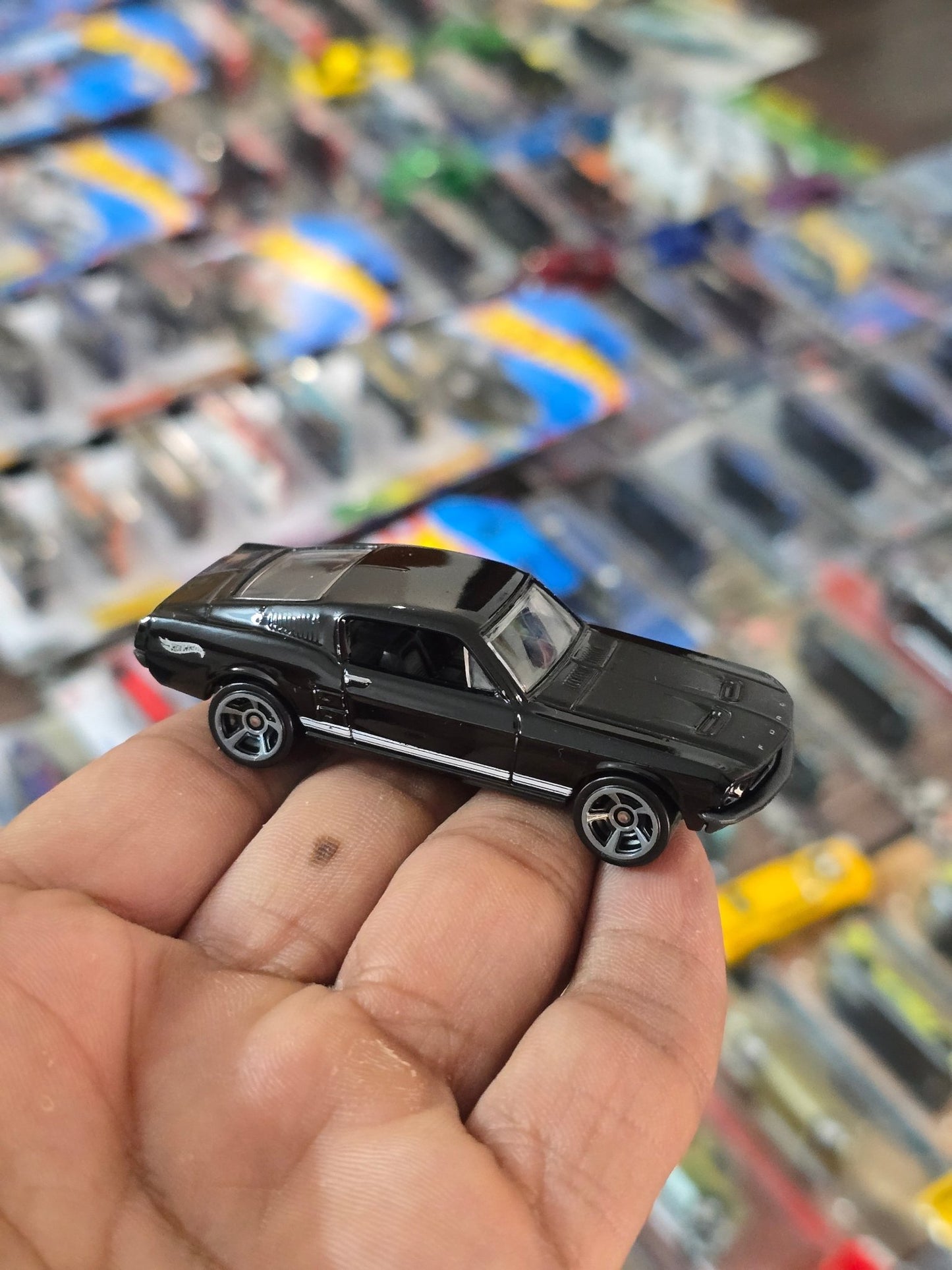 Hot Wheels 1967 Ford Mustang R7520 - Black (Uncarded) - Kinder Logs