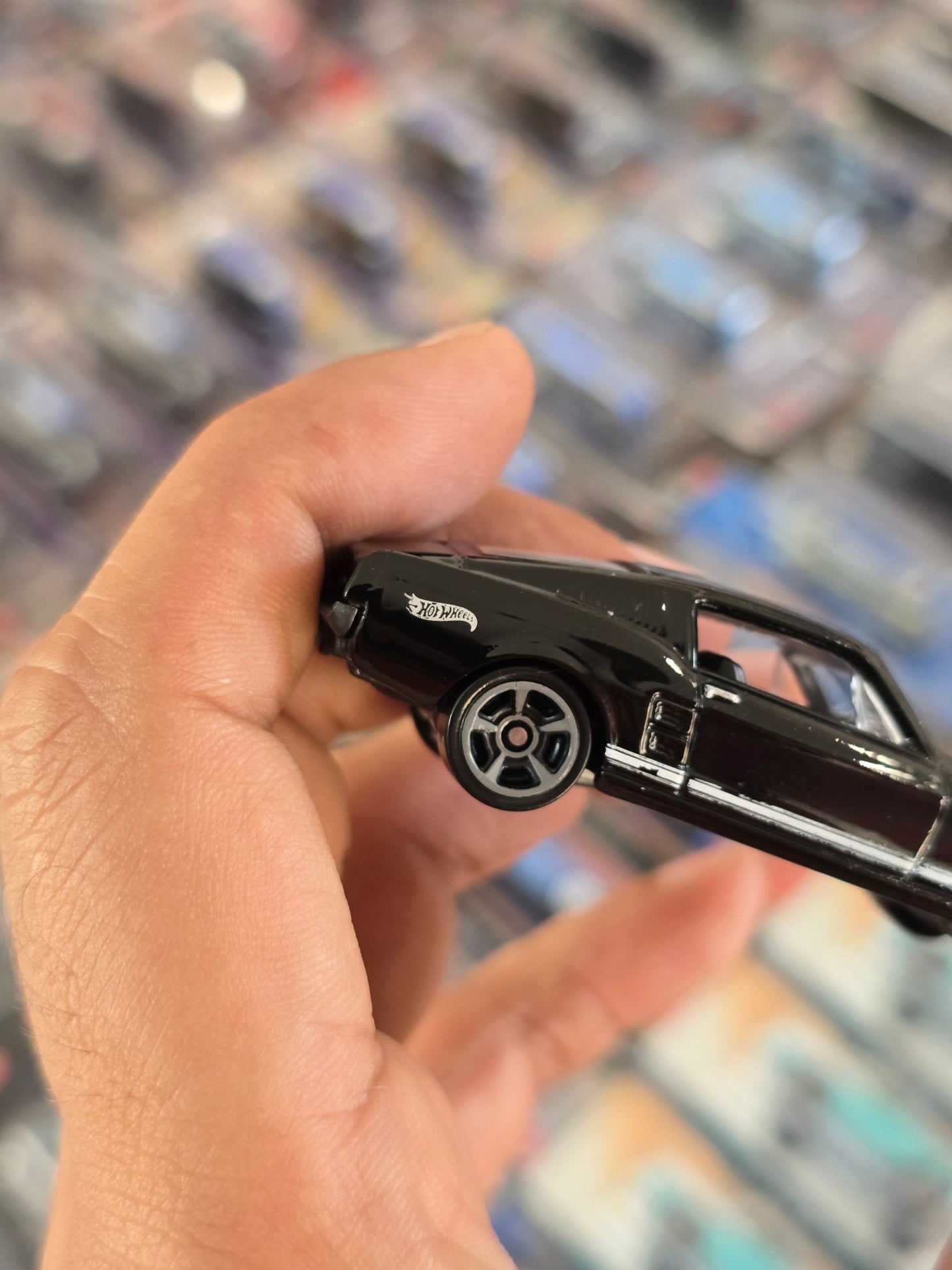 Hot Wheels 1967 Ford Mustang R7520 - Black (Uncarded) - Kinder Logs