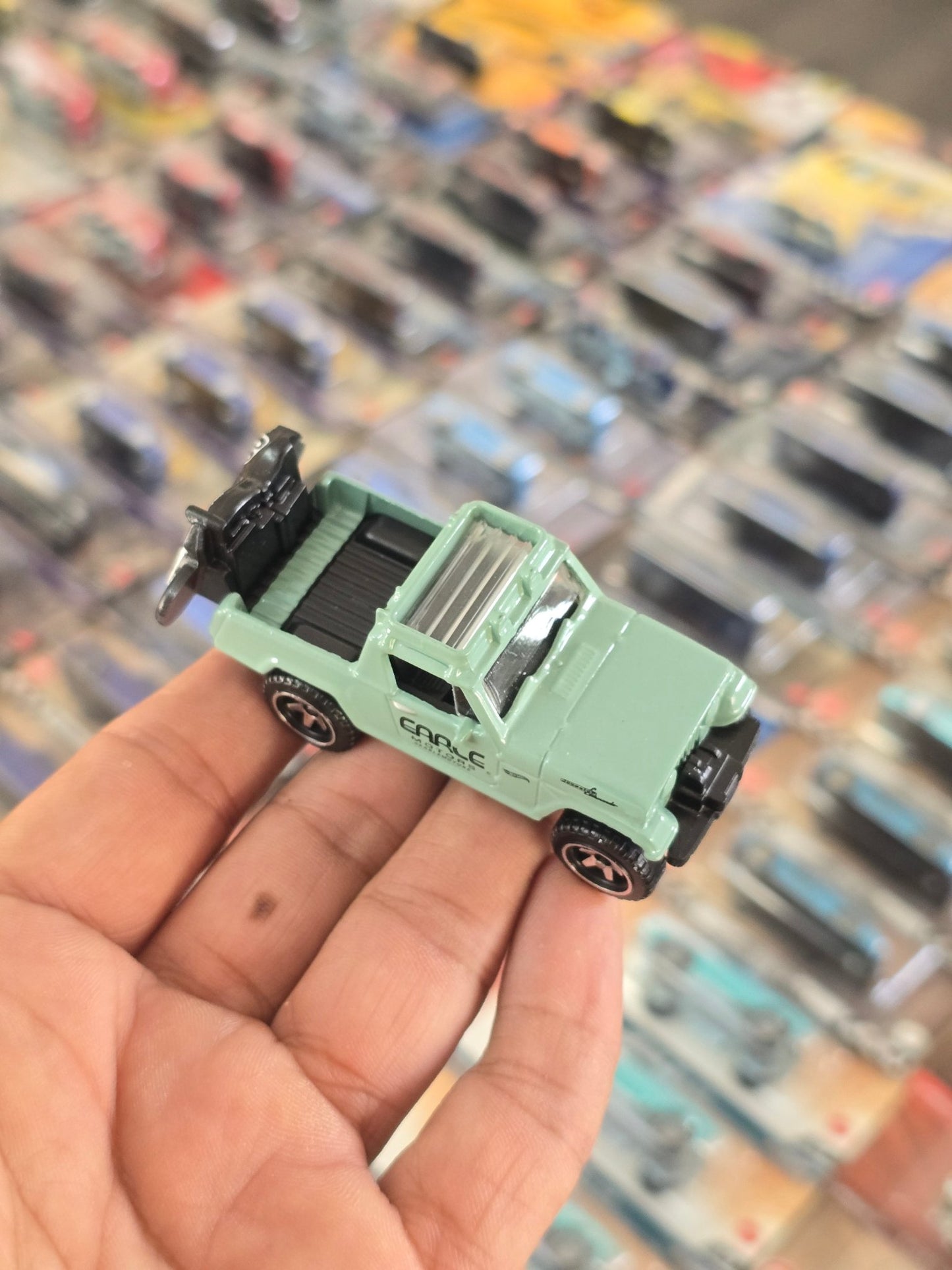 Hot Wheels 1967 Jeepster Commando - Green (Uncarded) - Kinder Logs