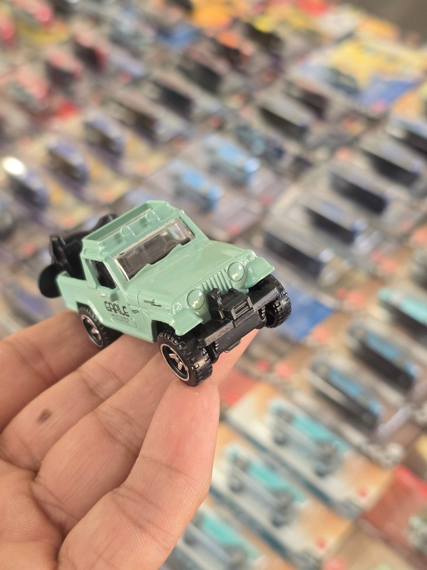 Hot Wheels 1967 Jeepster Commando - Green (Uncarded) - Kinder Logs