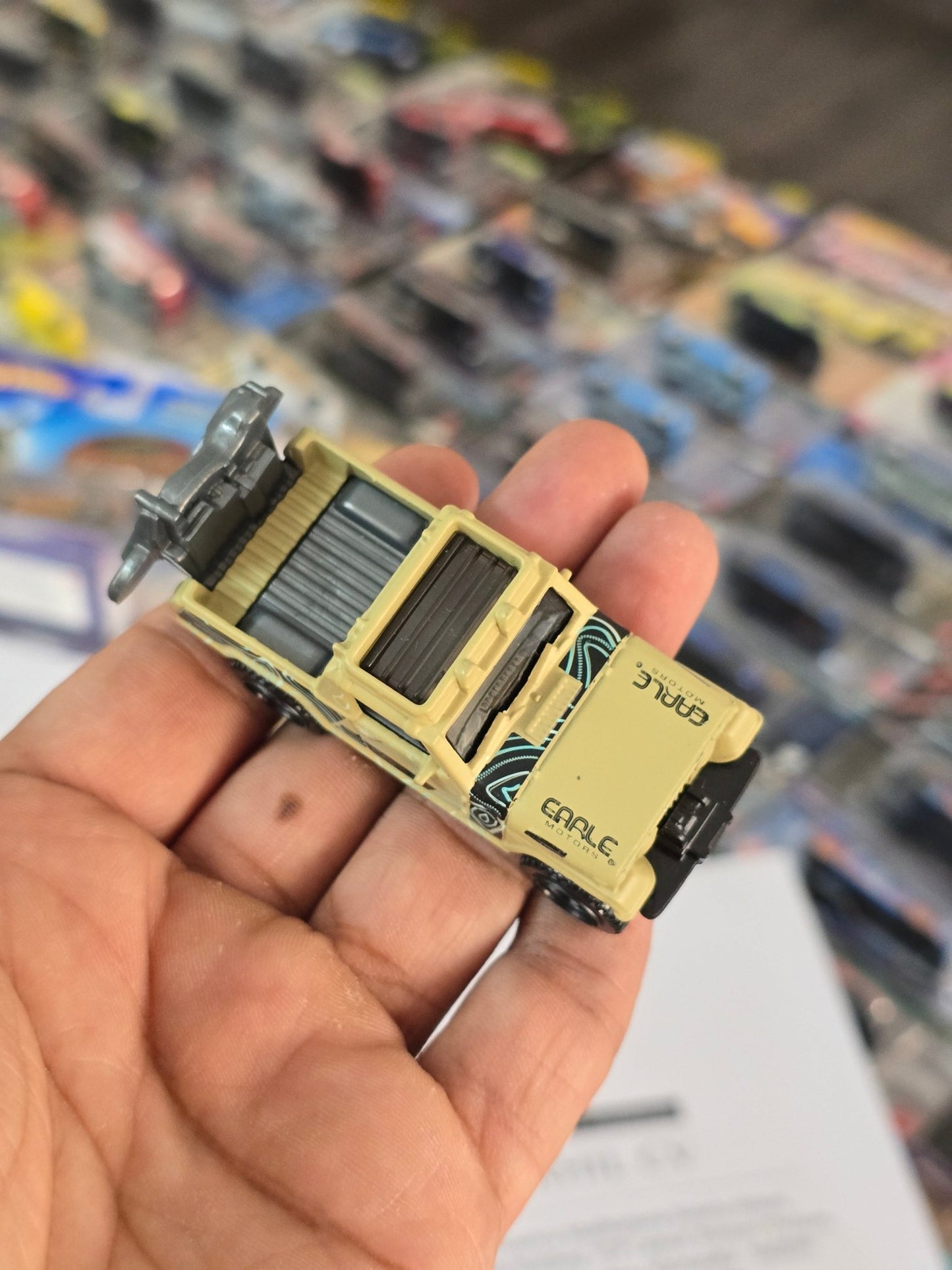 Hot Wheels 1967 Jeepster Commando - Uncarded (Imported) - Kinder Logs