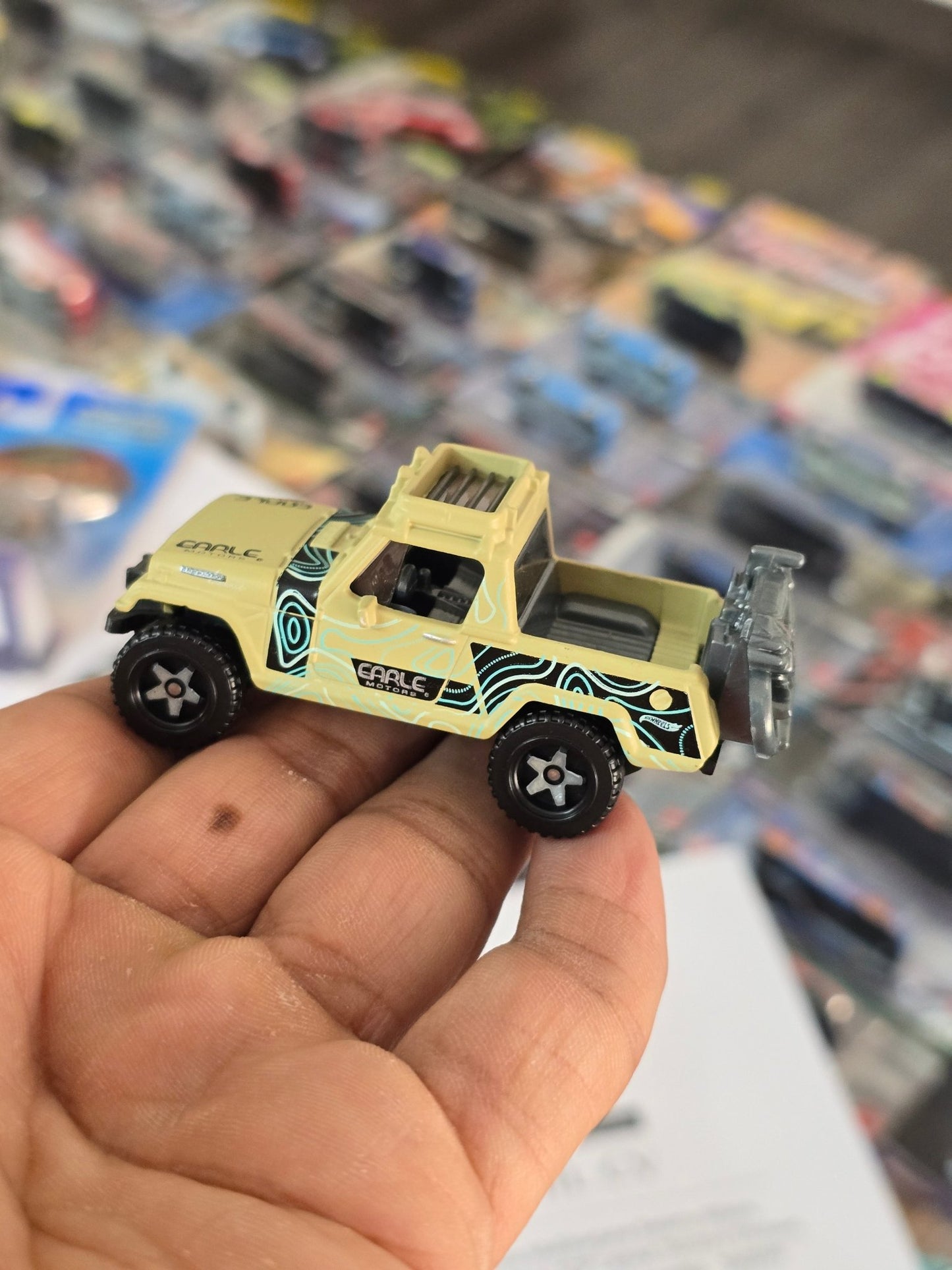 Hot Wheels 1967 Jeepster Commando - Uncarded (Imported) - Kinder Logs