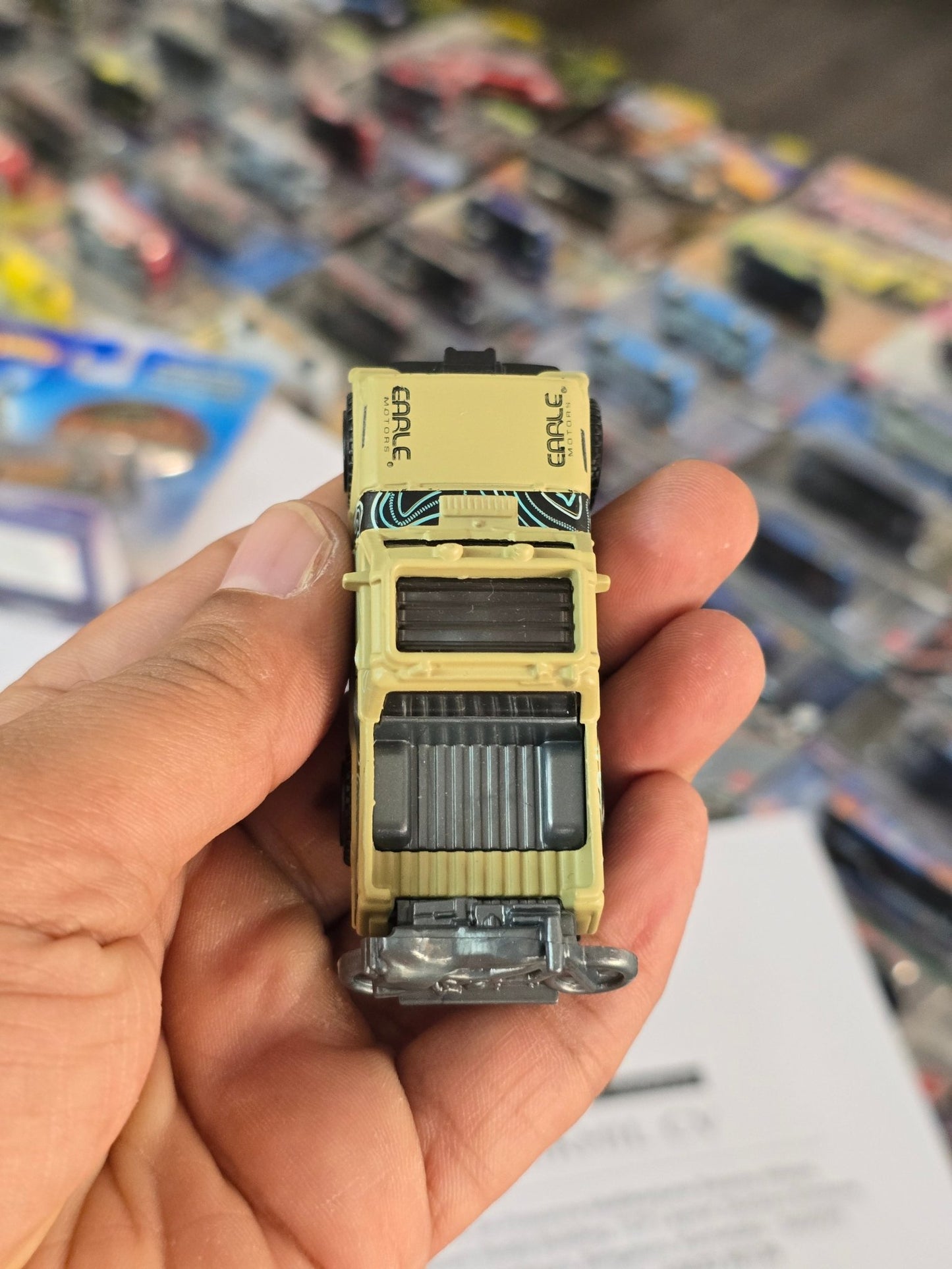 Hot Wheels 1967 Jeepster Commando - Uncarded (Imported) - Kinder Logs